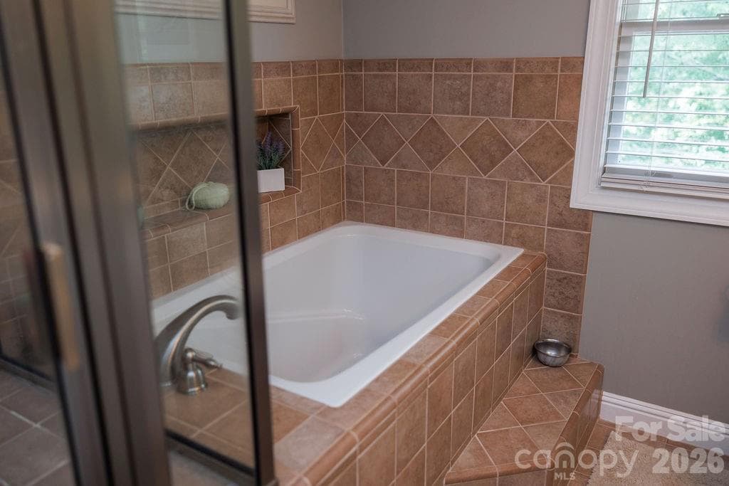 Primary bath garden tub - Kings Mountain