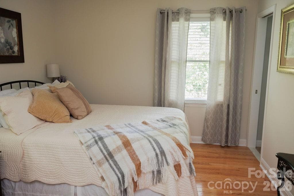 Bedroom 4 features an adjoining full bathroom - Kings Mountain