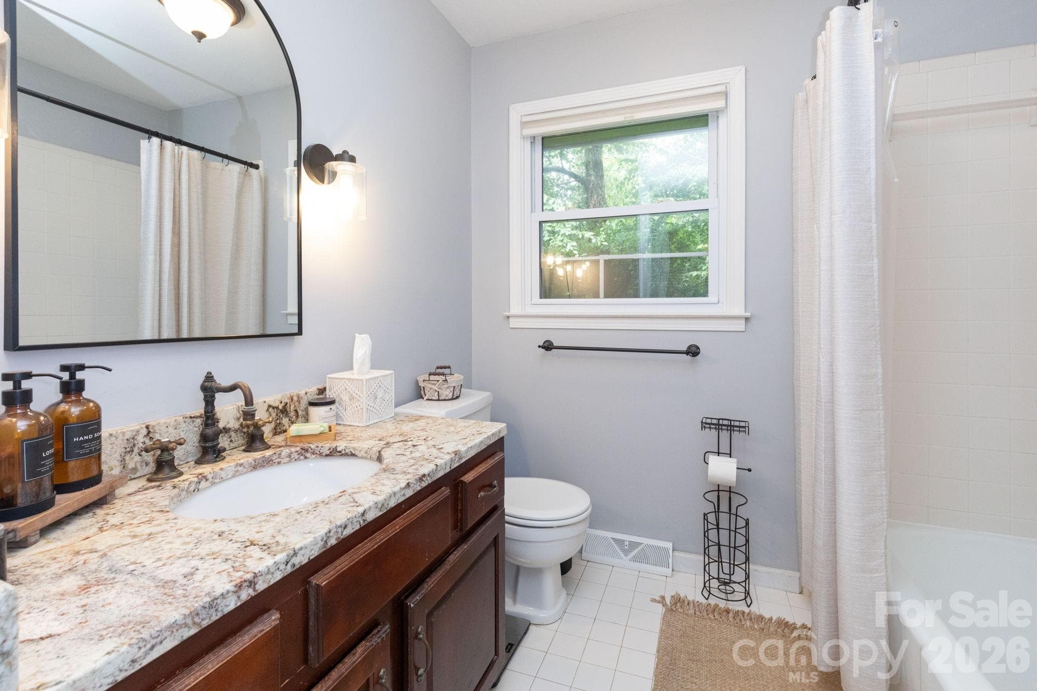 Master Bath - 936 Toxaway Drive, Hendersonville
