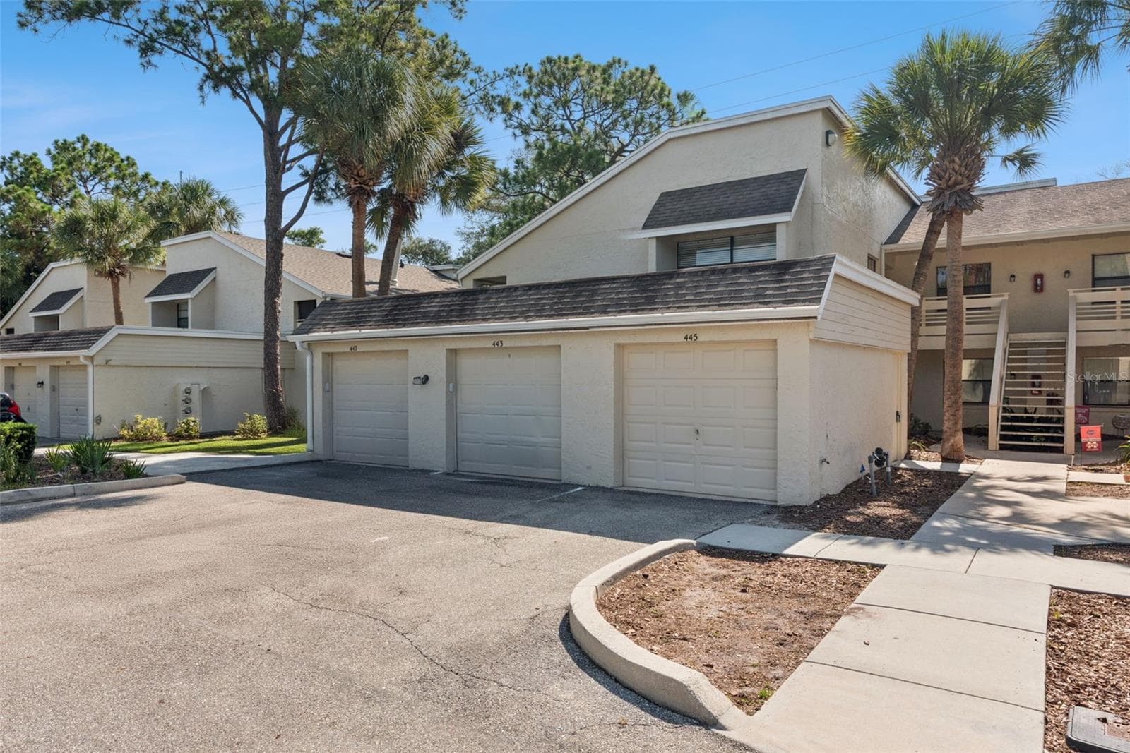 445 S NETHERWOOD CRES #2