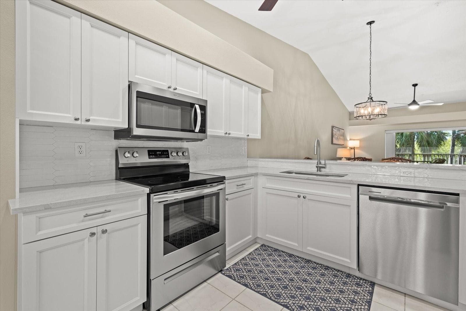 GOURMET KITCHEN - 9550 HIGH GATE DR #1525, SARASOTA