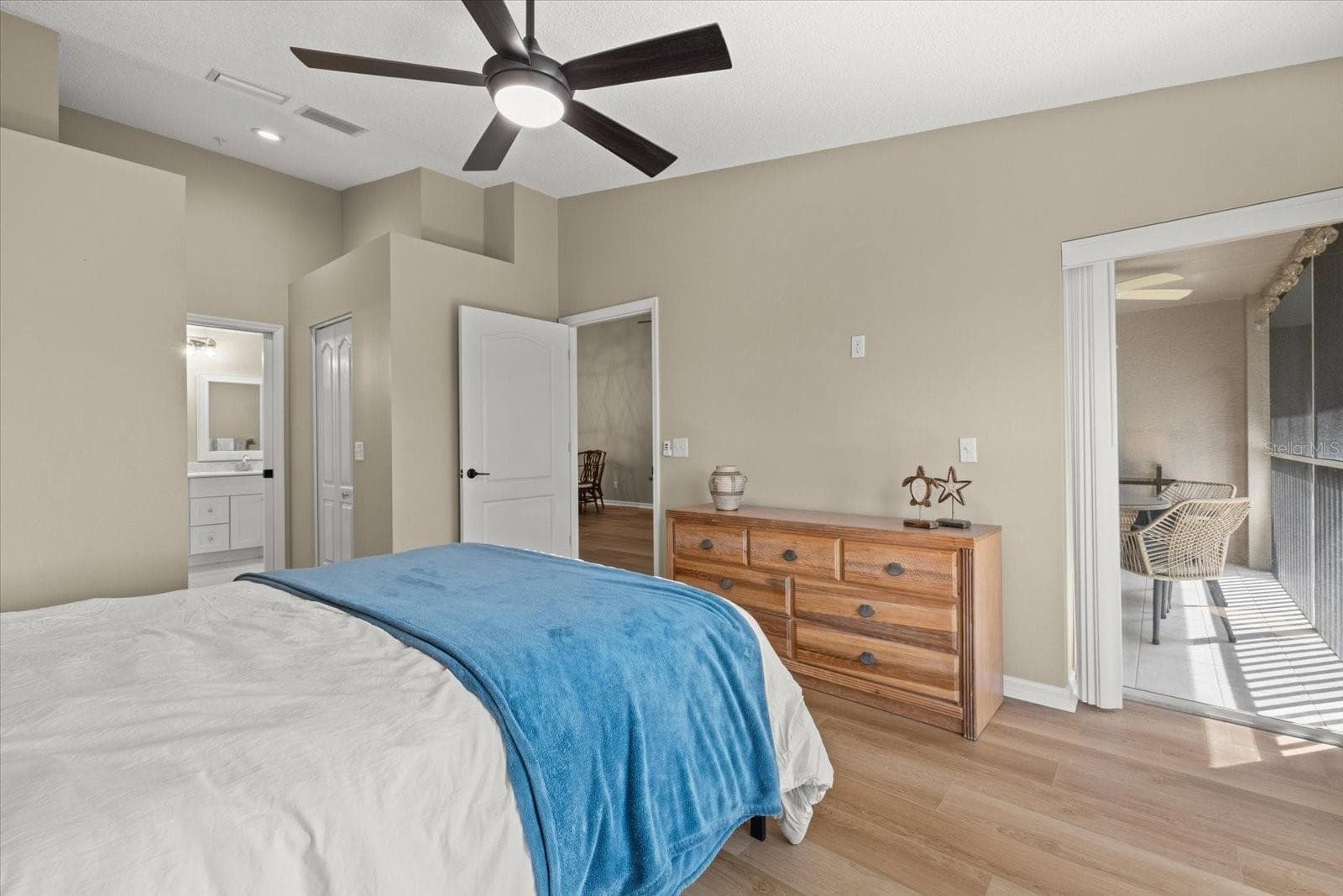 LARGE PRIMARY SUITE - 9550 HIGH GATE DR #1525, SARASOTA