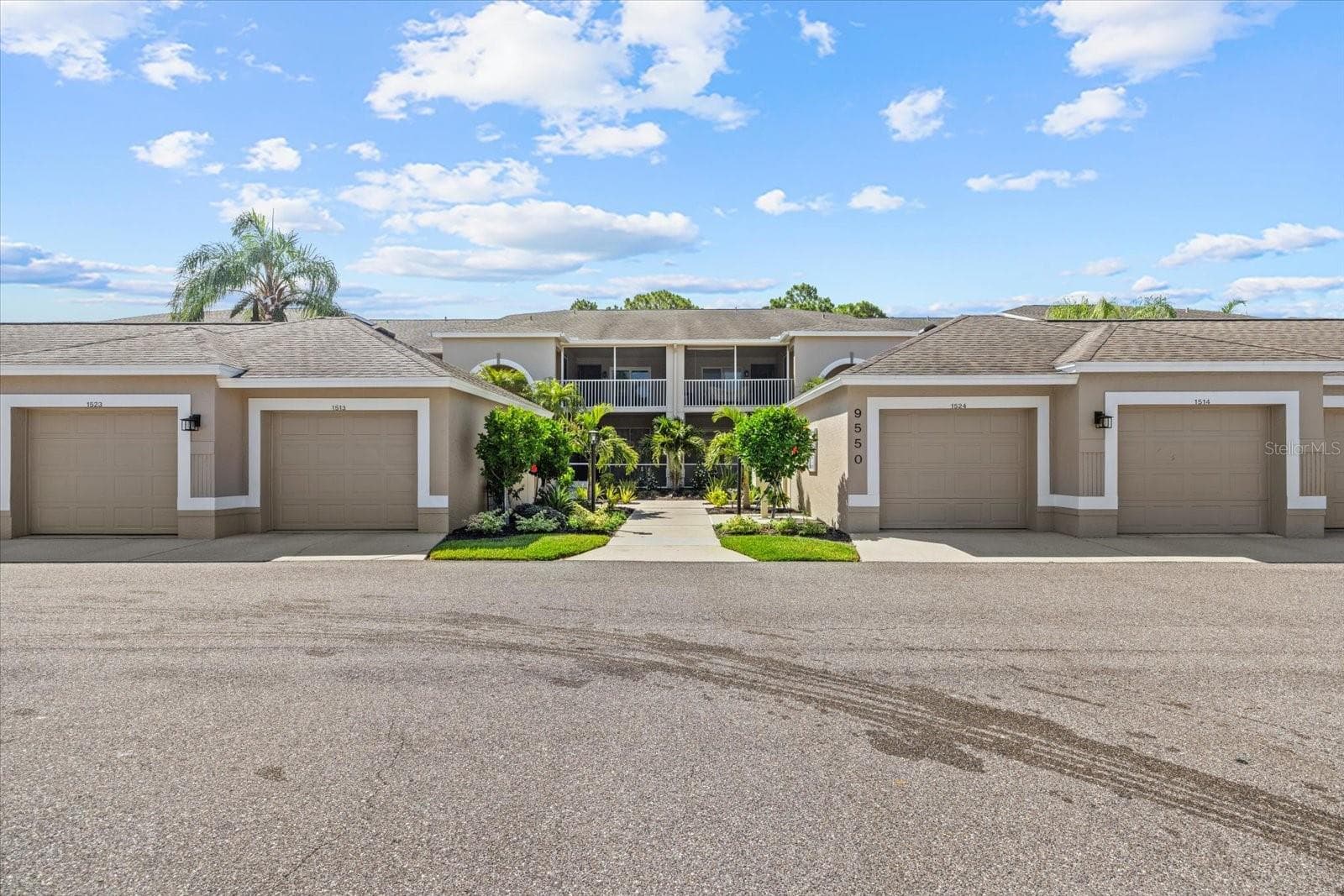 9550 BUILDING PHOTO SHOWCASING ONE CAR GARAGE - 9550 HIGH GATE DR #1525, SARASOTA