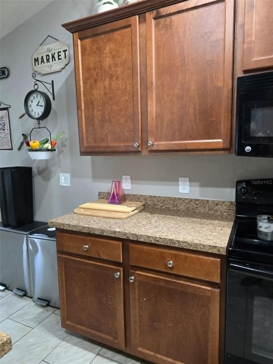 Kitchen Cabinets - 1982 WINSLOW LN, NORTH PORT