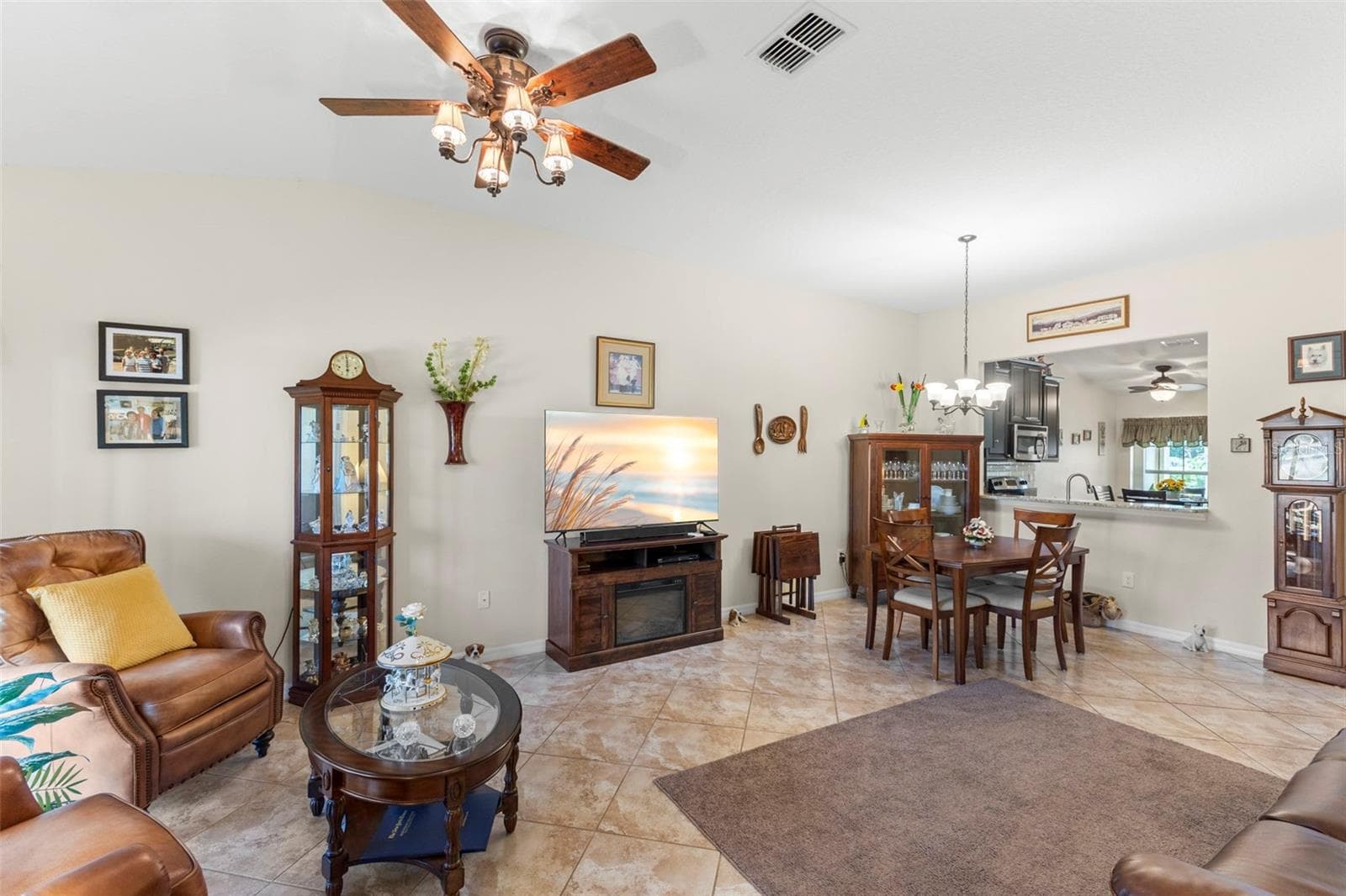 Living room - 13627 CREST LAKE DR, HUDSON