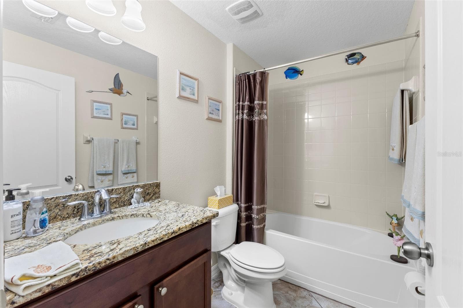 Second full bath with tub/shower combination - 13627 CREST LAKE DR, HUDSON