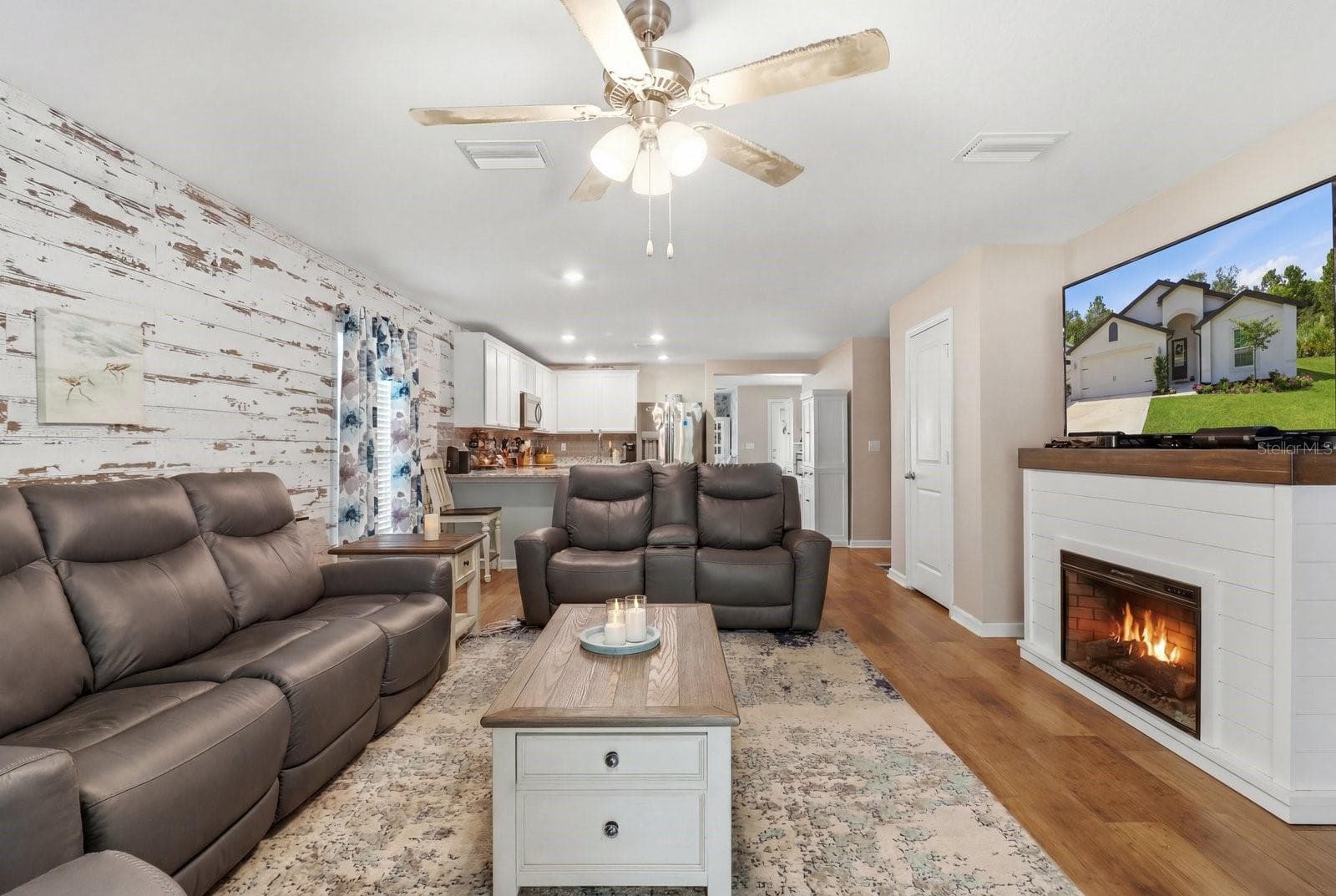 living room - 12200 PINE FINCH AVE, WEEKI WACHEE