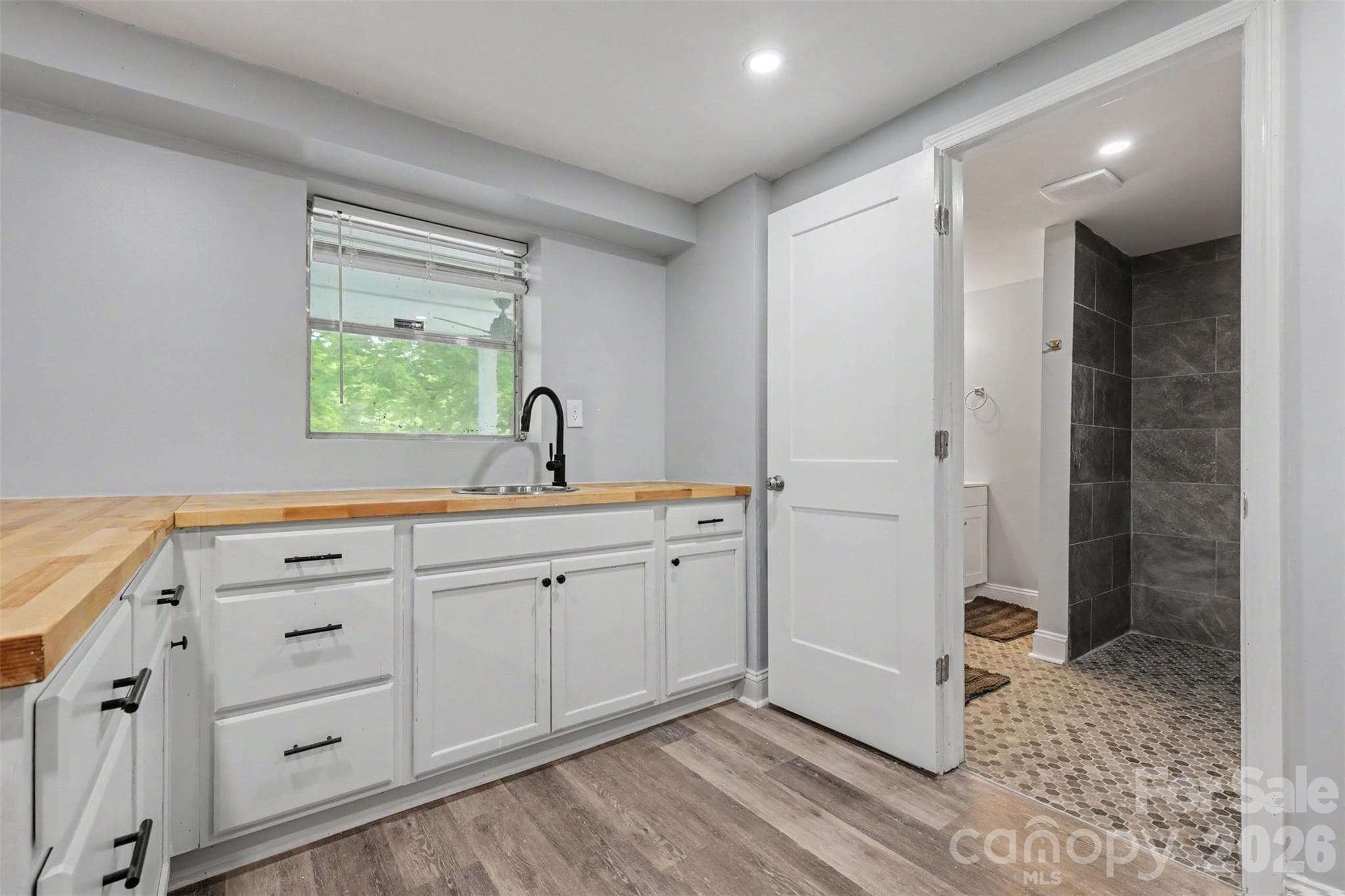 Kitchenette in basement - 6917 Navajo Trail, Sherrills Ford