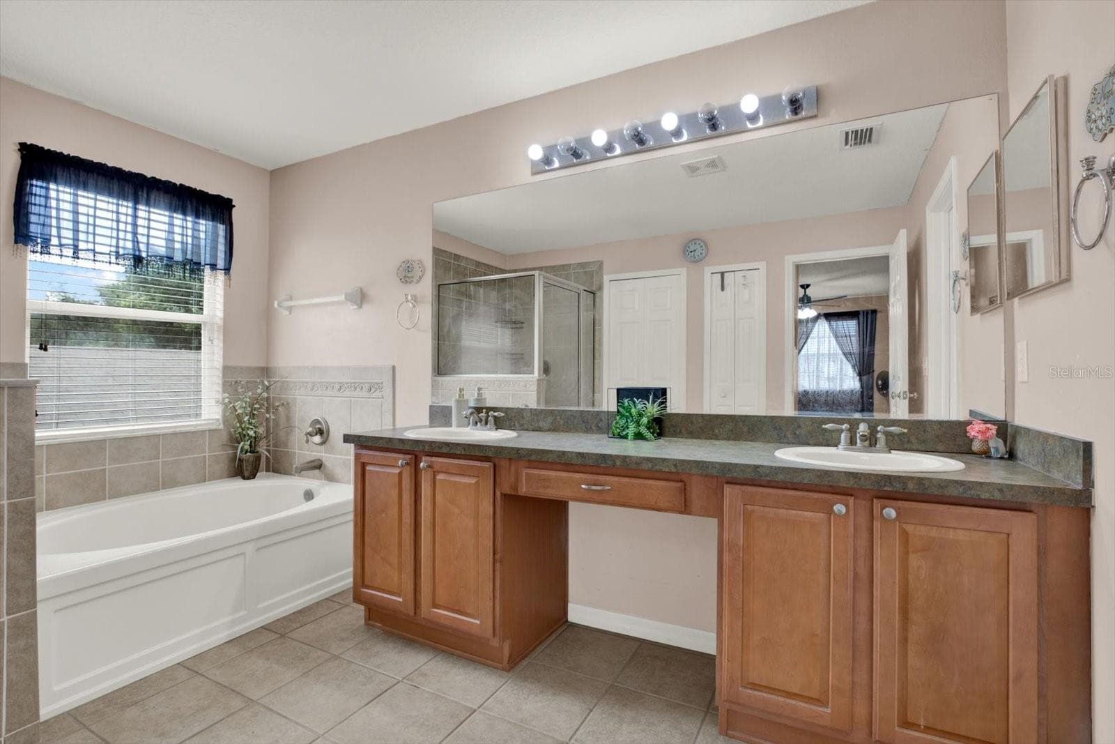 Single Family Residence at 31405 GLENDALOUGH WAY, WESLEY CHAPEL, photo 30 of 50