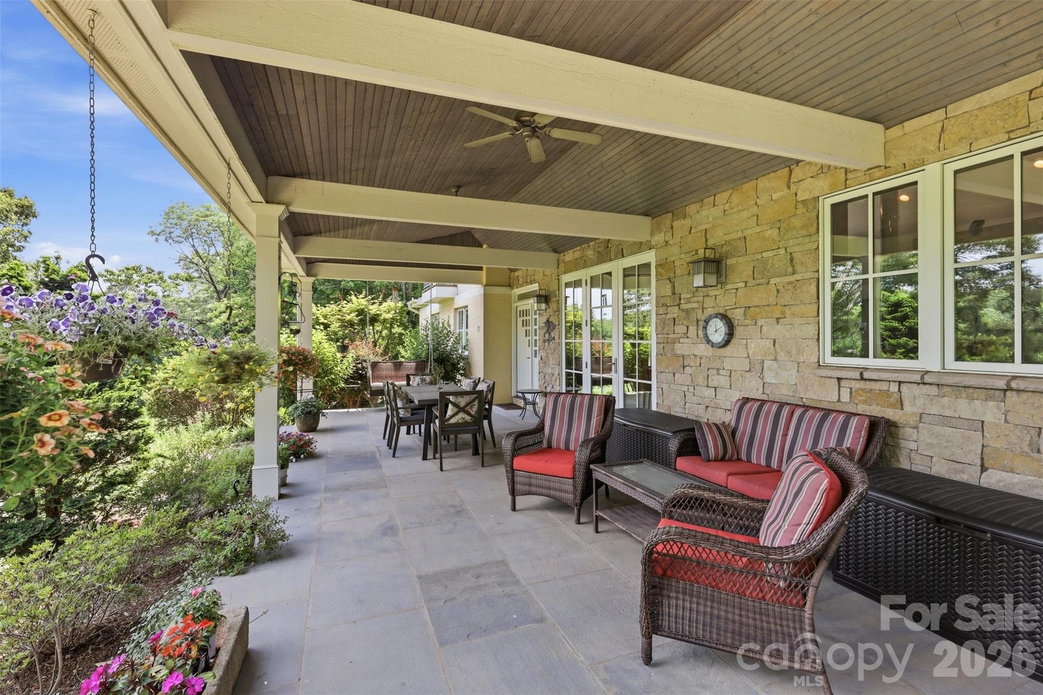 Gorgeous Veranda/Alfresco Dining - 811 Butter Street, Landrum