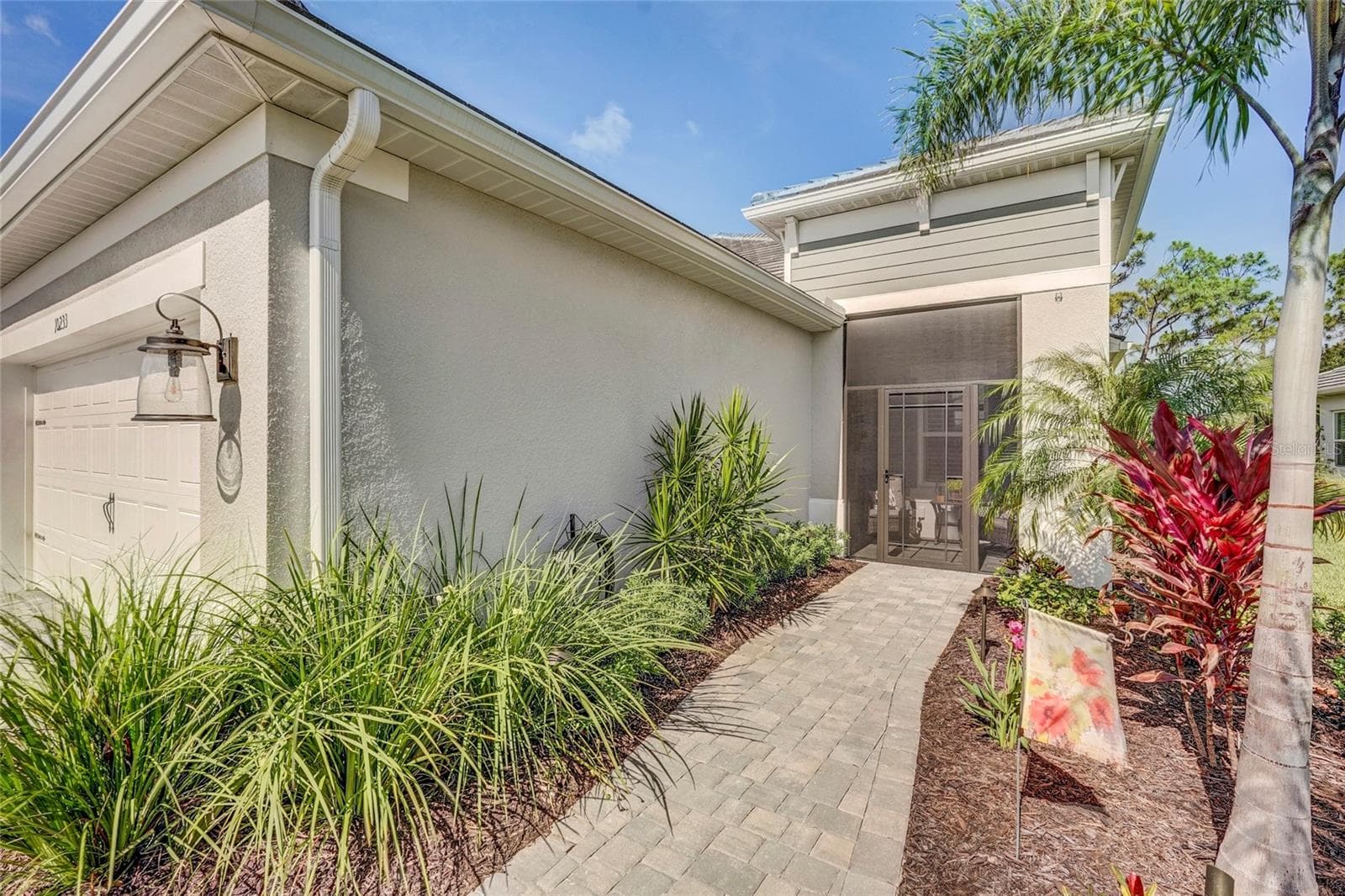 Upgraded Screened Front Patio & Brick Entry - 10233 LAKE WALES CIR, SARASOTA