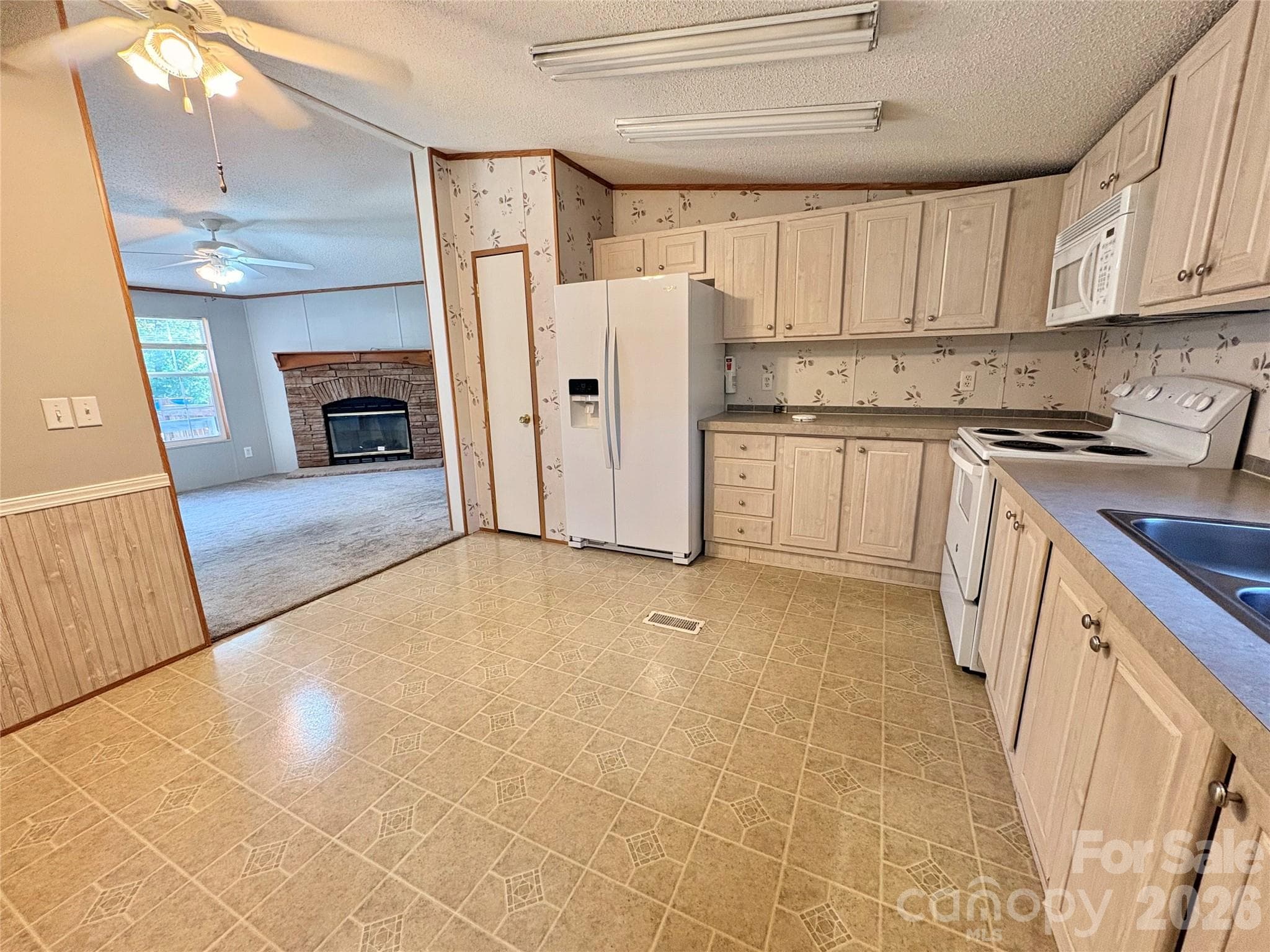 Kitchen - 5422 Wrenn Drive, Denver