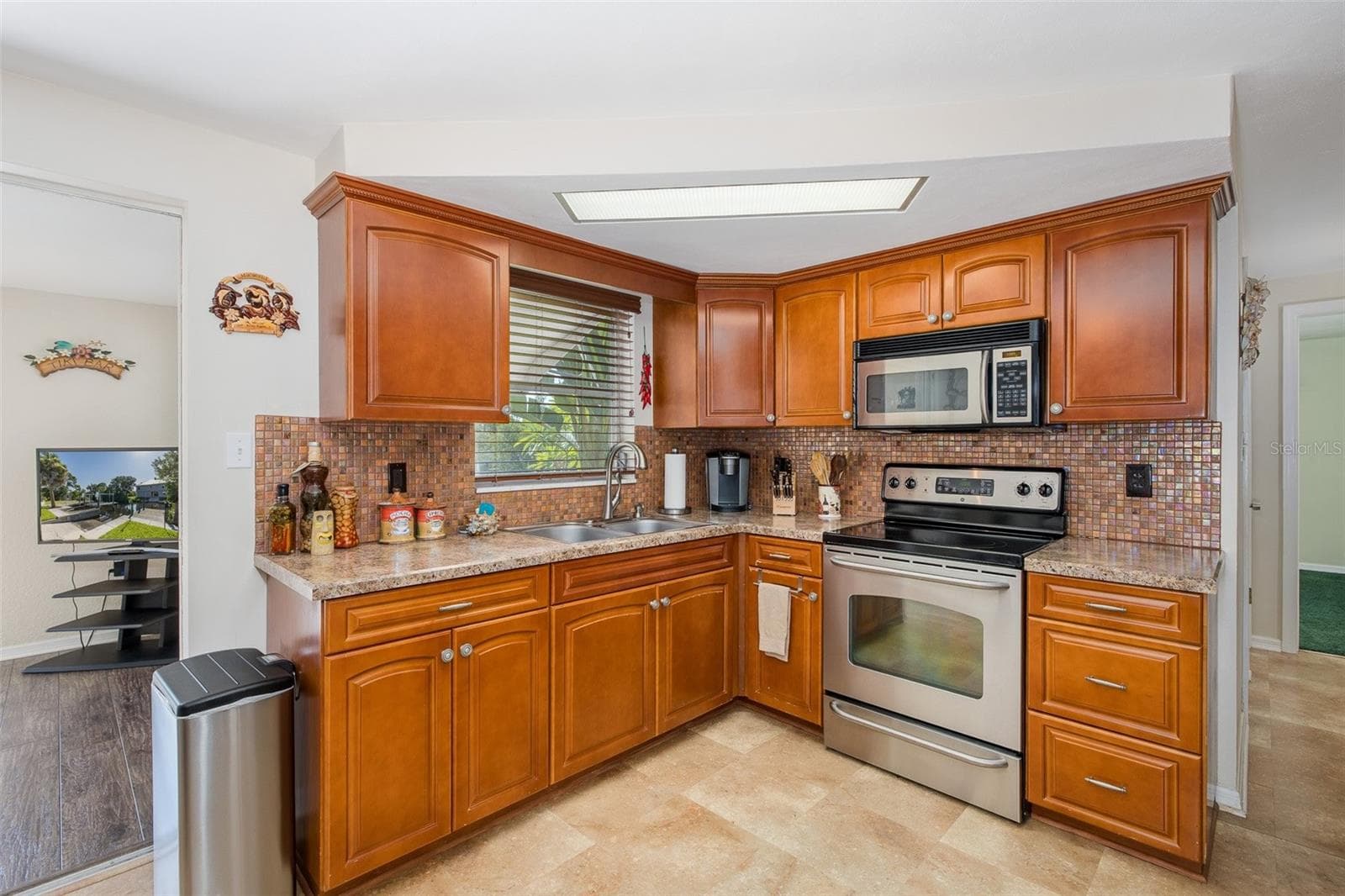 Single Family Residence at 3318 PINEVIEW DR, HOLIDAY, photo 17 of 56
