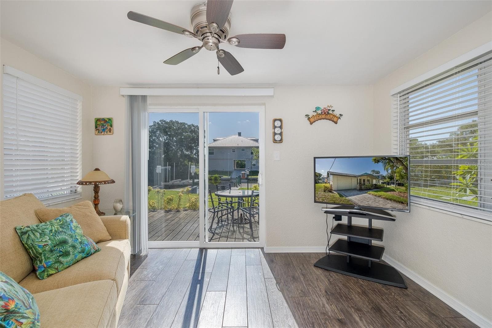 Single Family Residence at 3318 PINEVIEW DR, HOLIDAY, photo 24 of 56