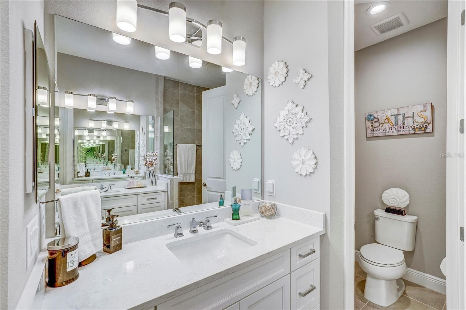 Villa at 10233 LAKE WALES CIR, SARASOTA, photo 17 of 89