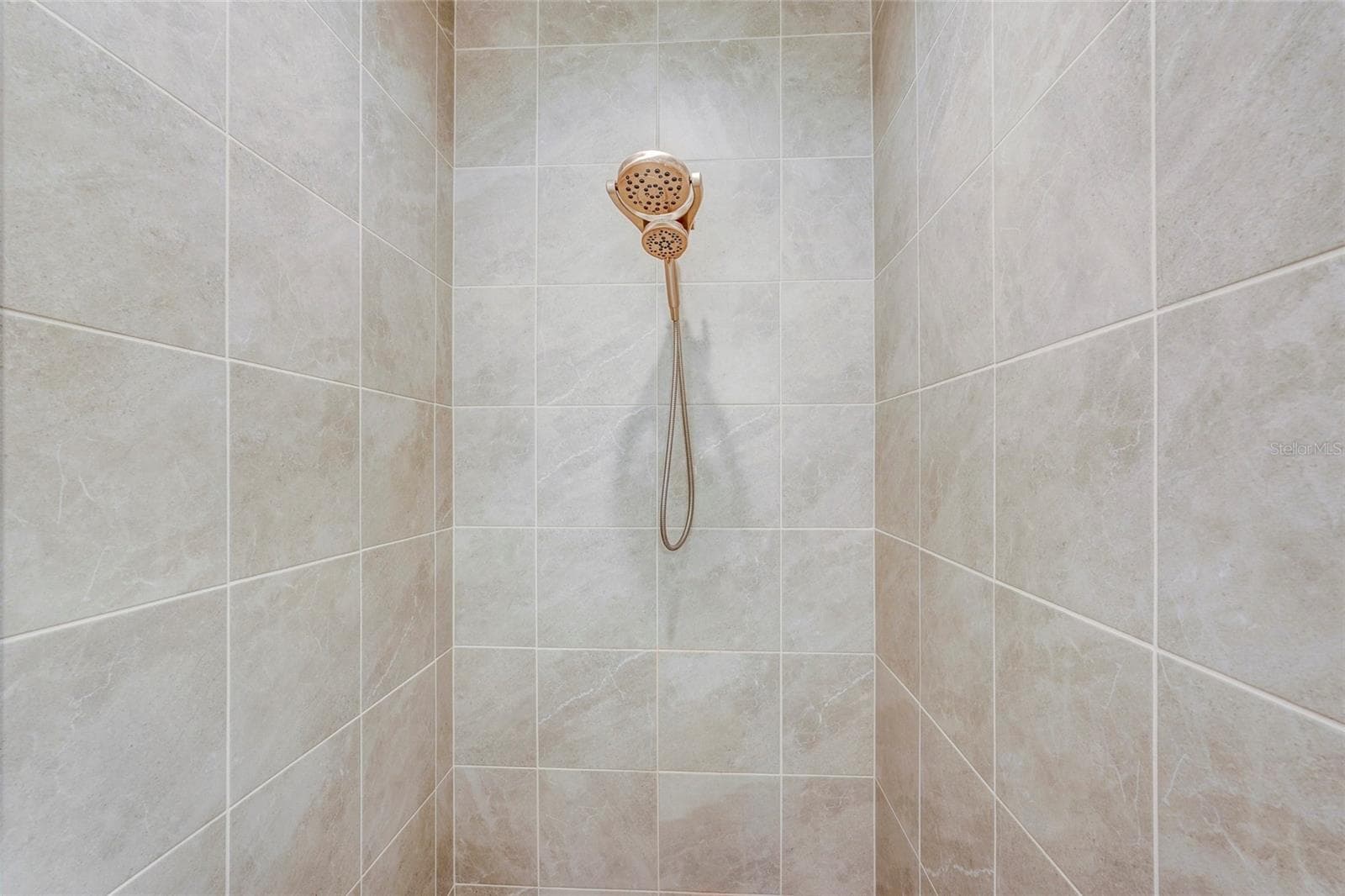 Full Tiled Walk-in Shower w/ updated Shower Head - 10233 LAKE WALES CIR, SARASOTA