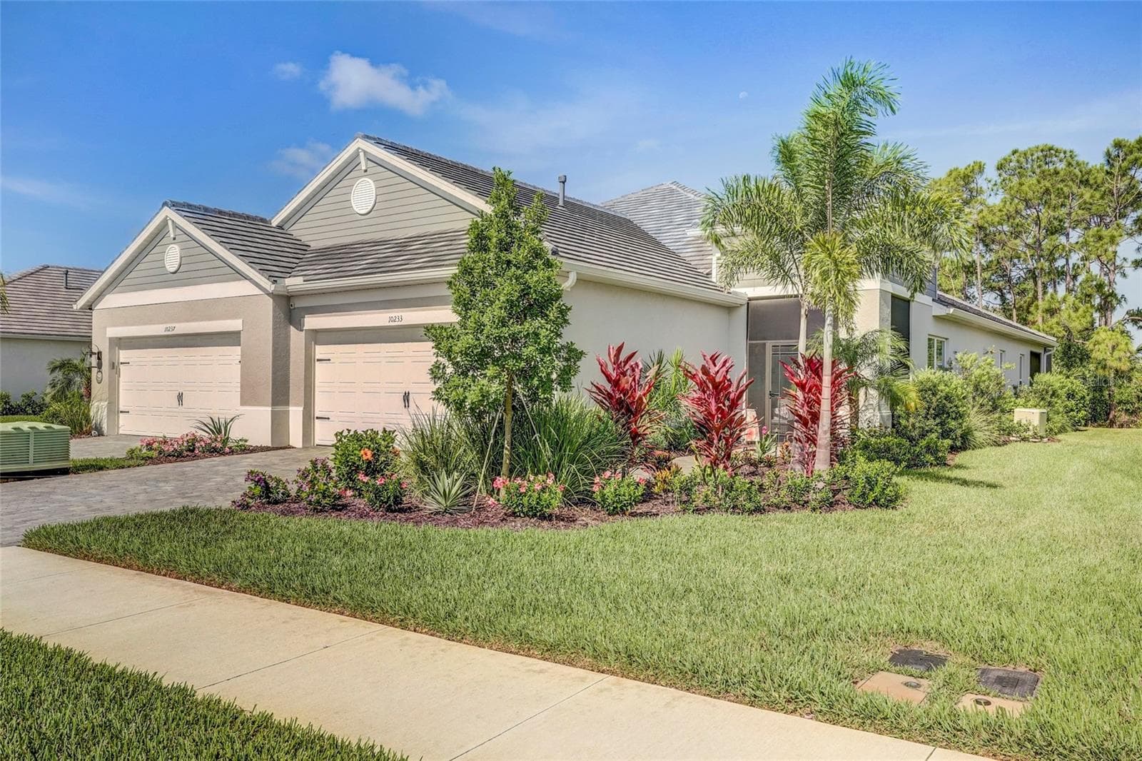 Brick Paver Driveway - 10233 LAKE WALES CIR, SARASOTA