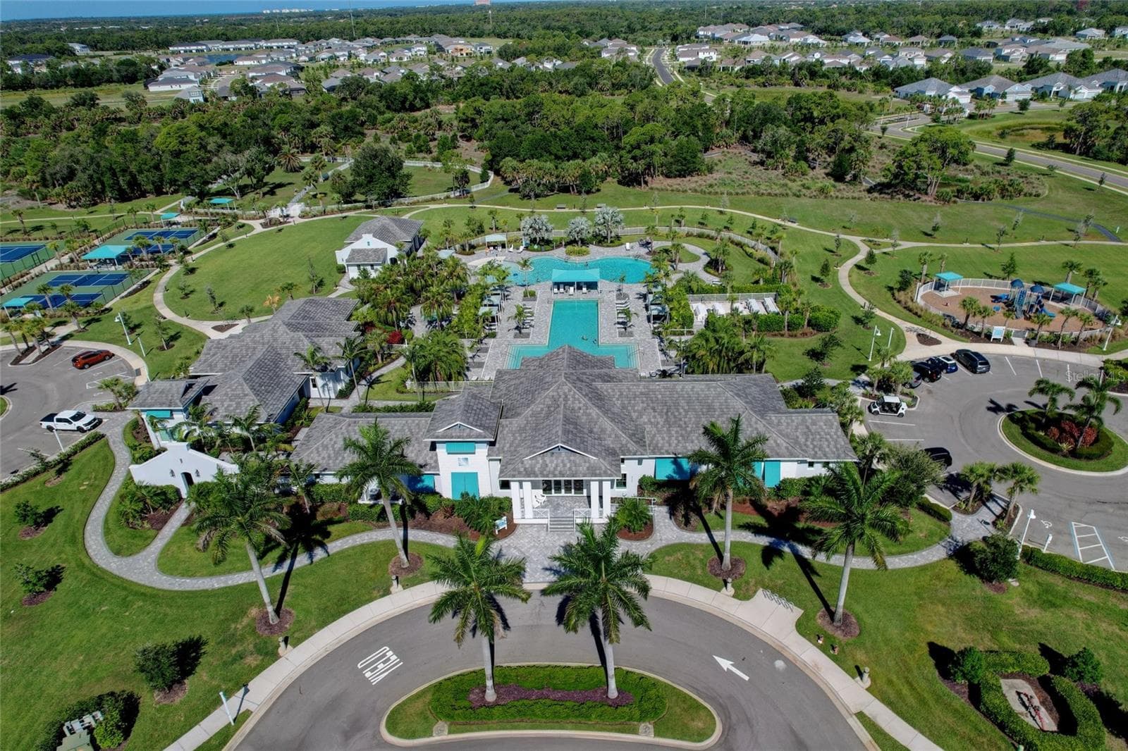 Fantastic Park Like Community - 10233 LAKE WALES CIR, SARASOTA