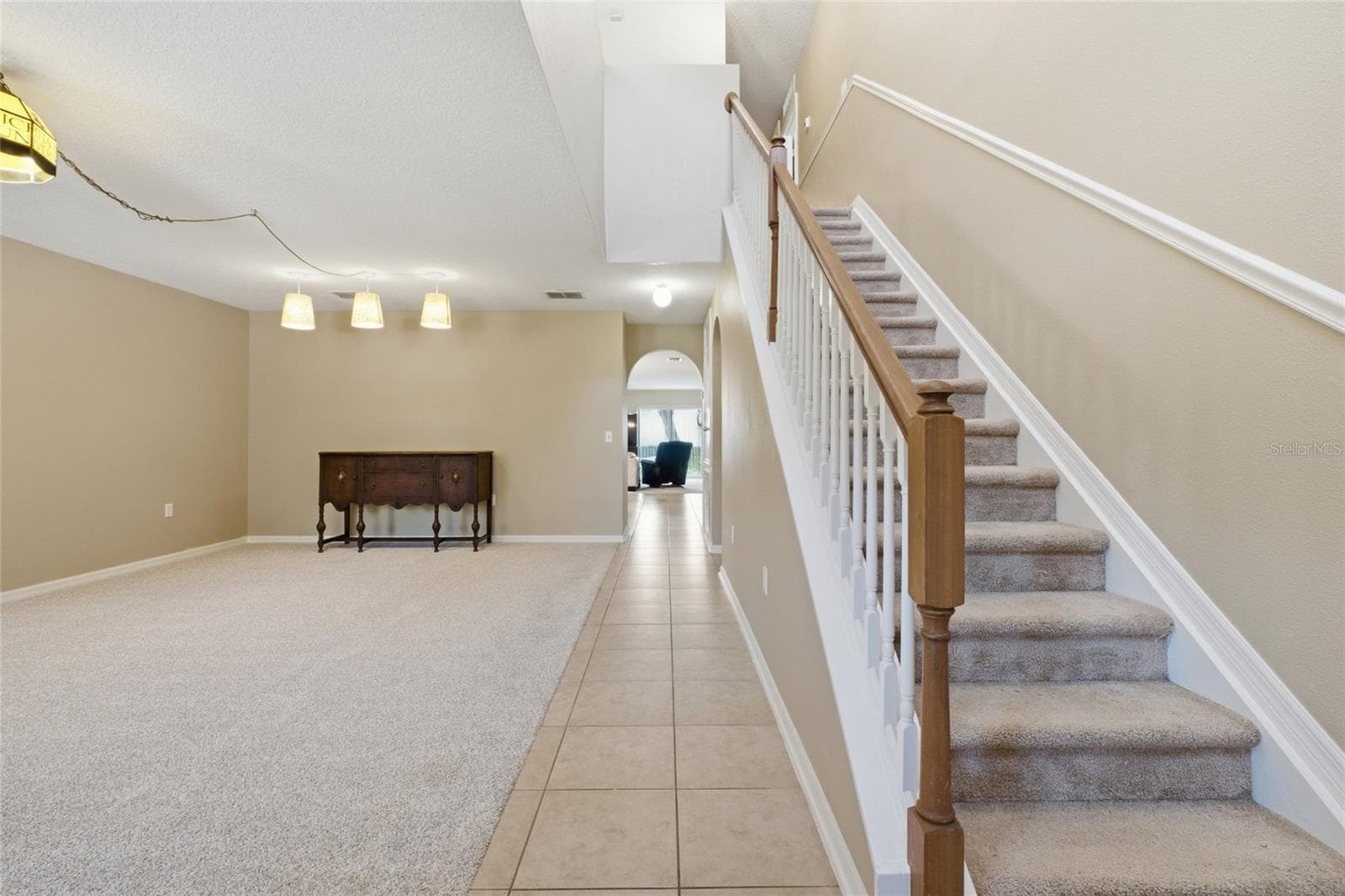 Front entrance into living/ great room with stairs to upstairs - 516 CADIZ DR, GROVELAND