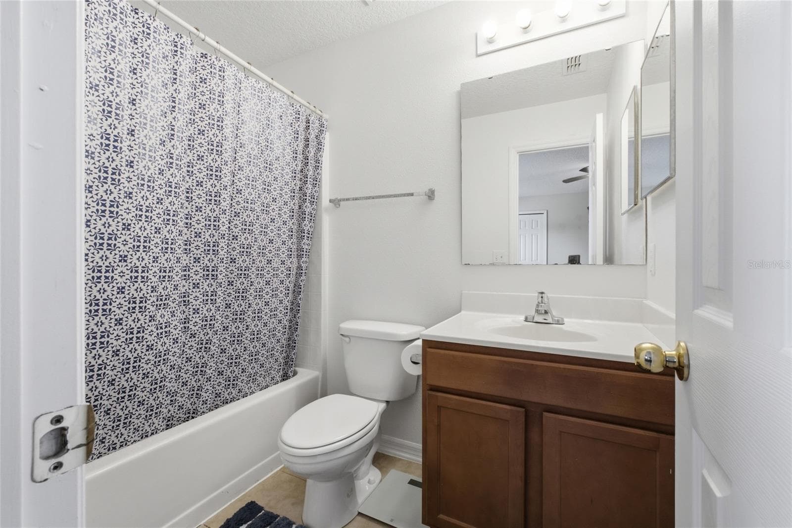3rd bedroom private bathroom - 516 CADIZ DR, GROVELAND