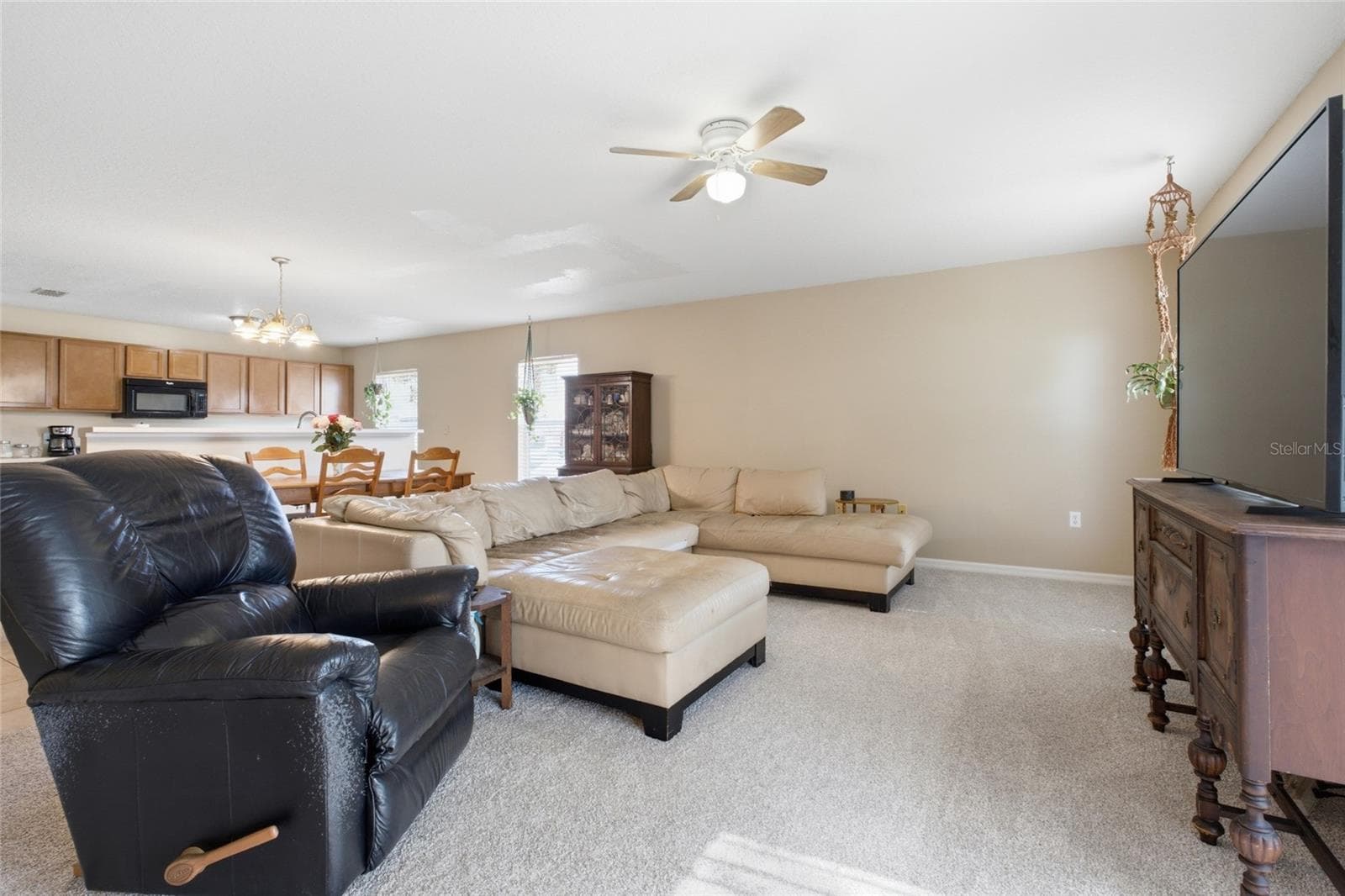 Livingroom - 516 CADIZ DR, GROVELAND