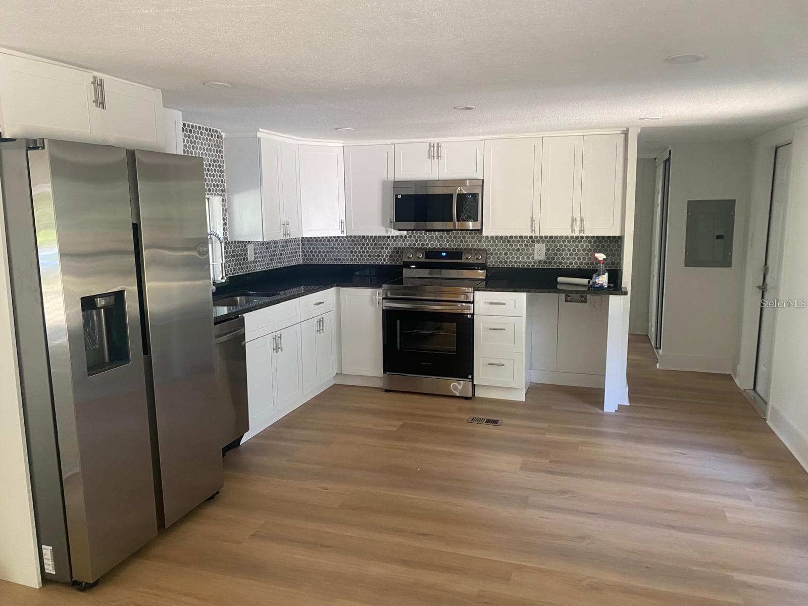 Manufactured Home at 19429 MCCLOY CIR, BROOKSVILLE, photo 6 of 18