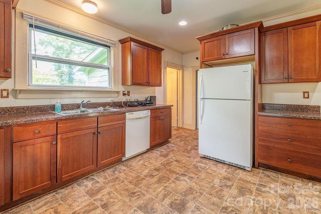 Single Family Residence at Asheville, photo 4 of 28