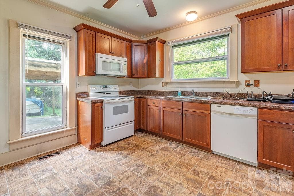 Single Family Residence at Asheville, photo 6 of 28