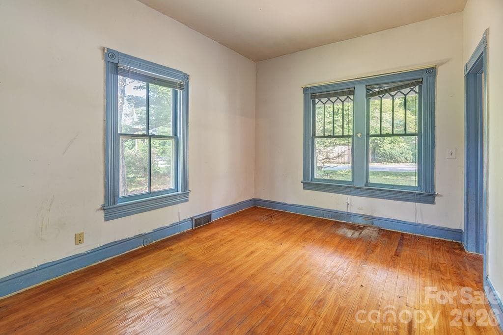 Single Family Residence at Asheville, photo 13 of 28
