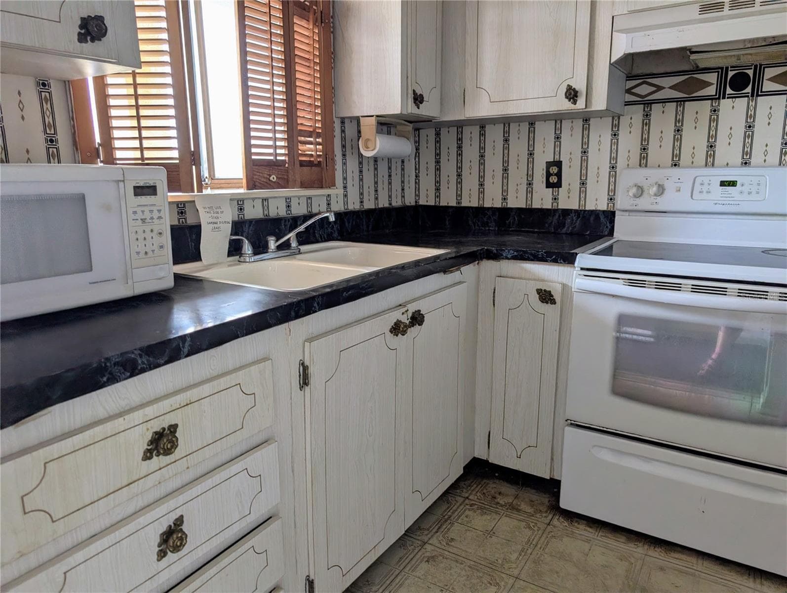 Condominium at 3714 LAKE BAYSHORE DR #K-418, BRADENTON, photo 5 of 33