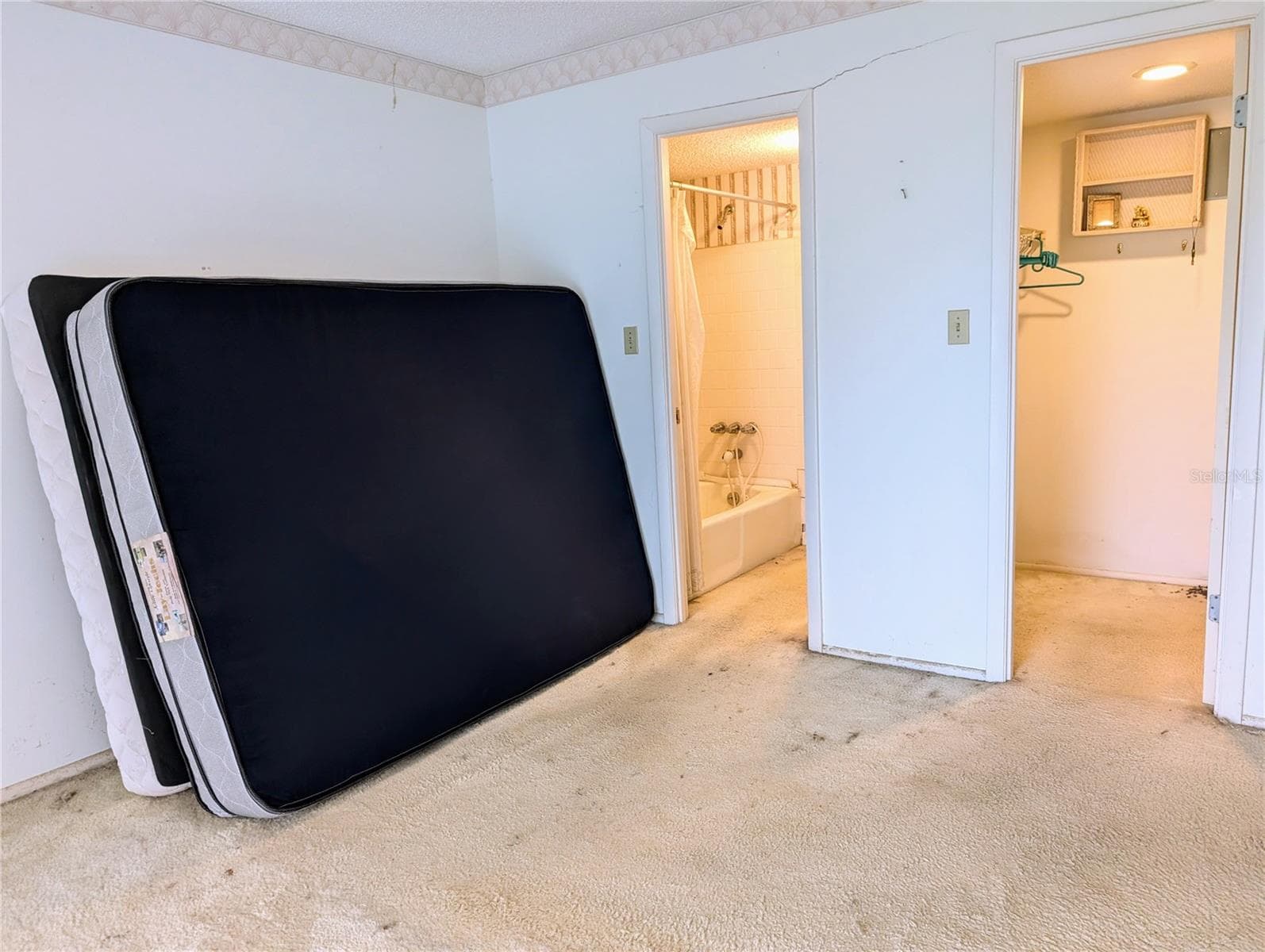 Master bedroom, walk-in closet & connecting 'Jack n Jill bathroom. - 3714 LAKE BAYSHORE DR #K-418, BRADENTON