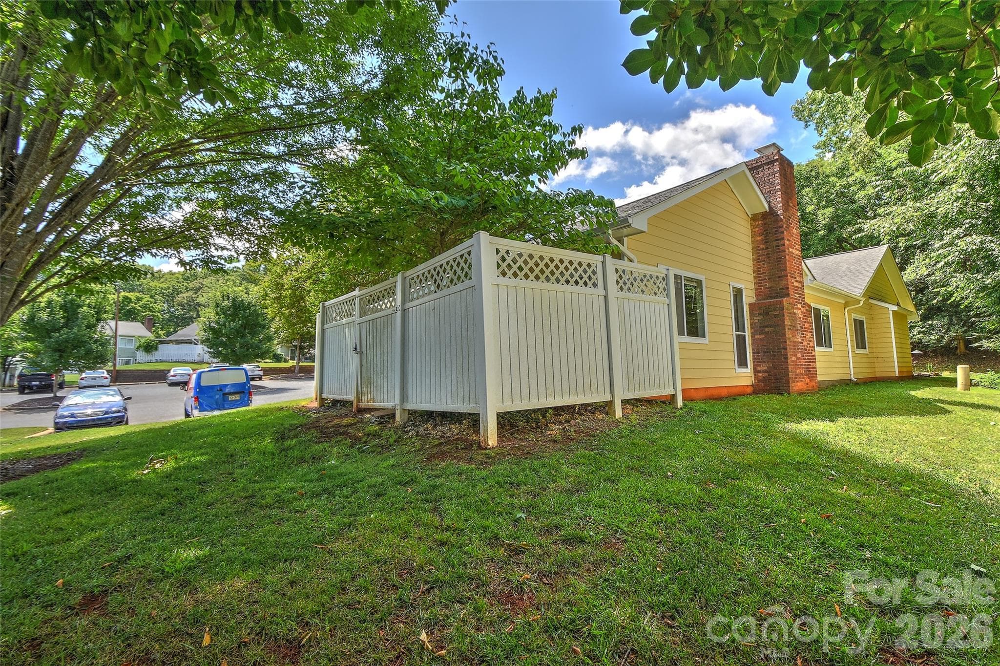 Townhouse at 807 Sardis Cove Drive, Charlotte, photo 4 of 35