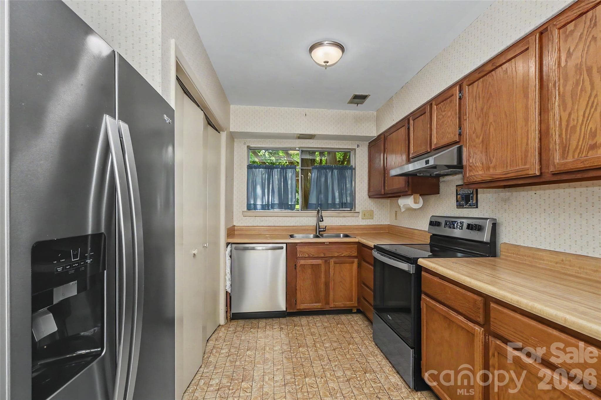 Townhouse at 807 Sardis Cove Drive, Charlotte, photo 13 of 35
