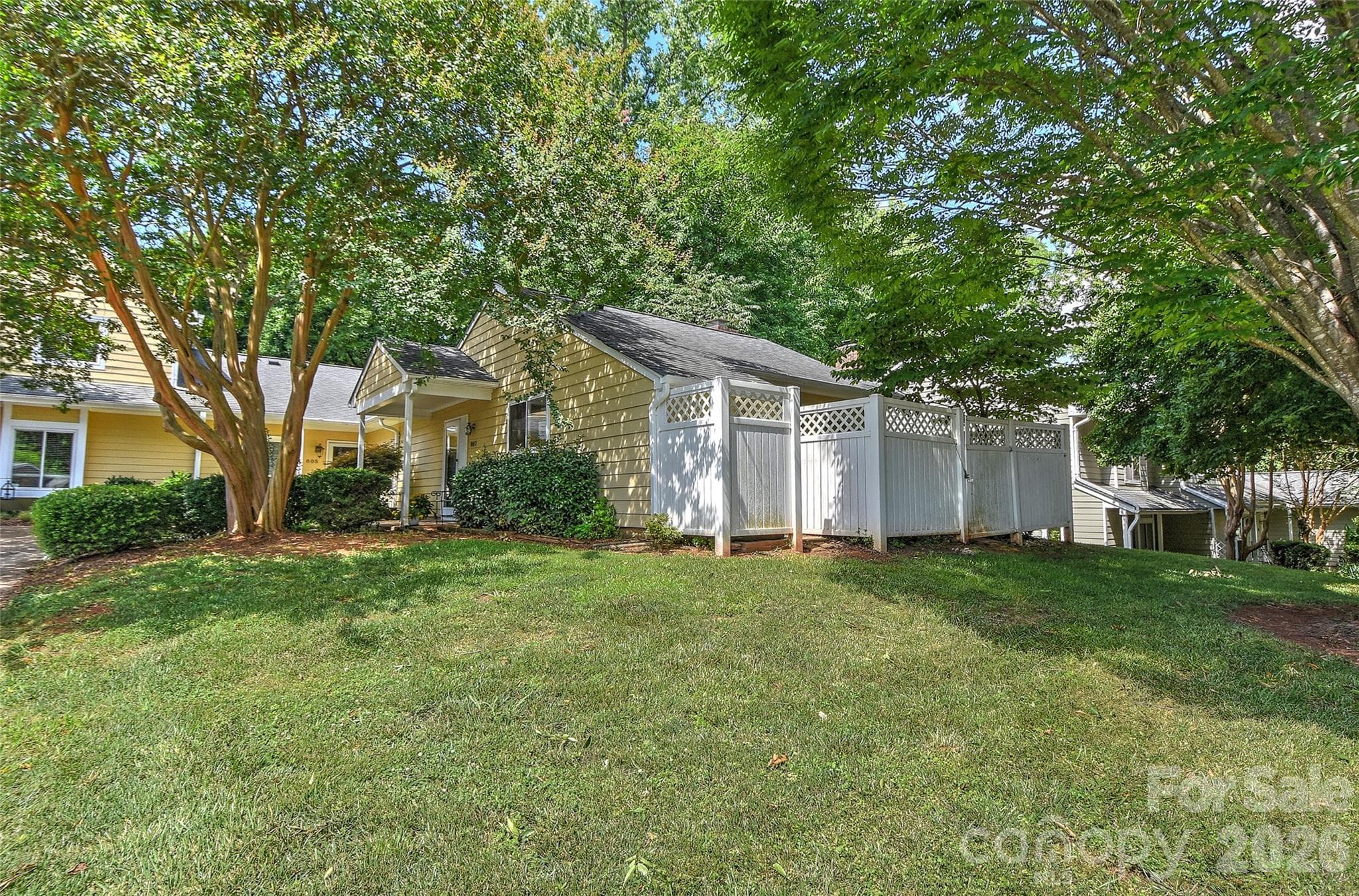 Townhouse at 807 Sardis Cove Drive, Charlotte, photo 29 of 35