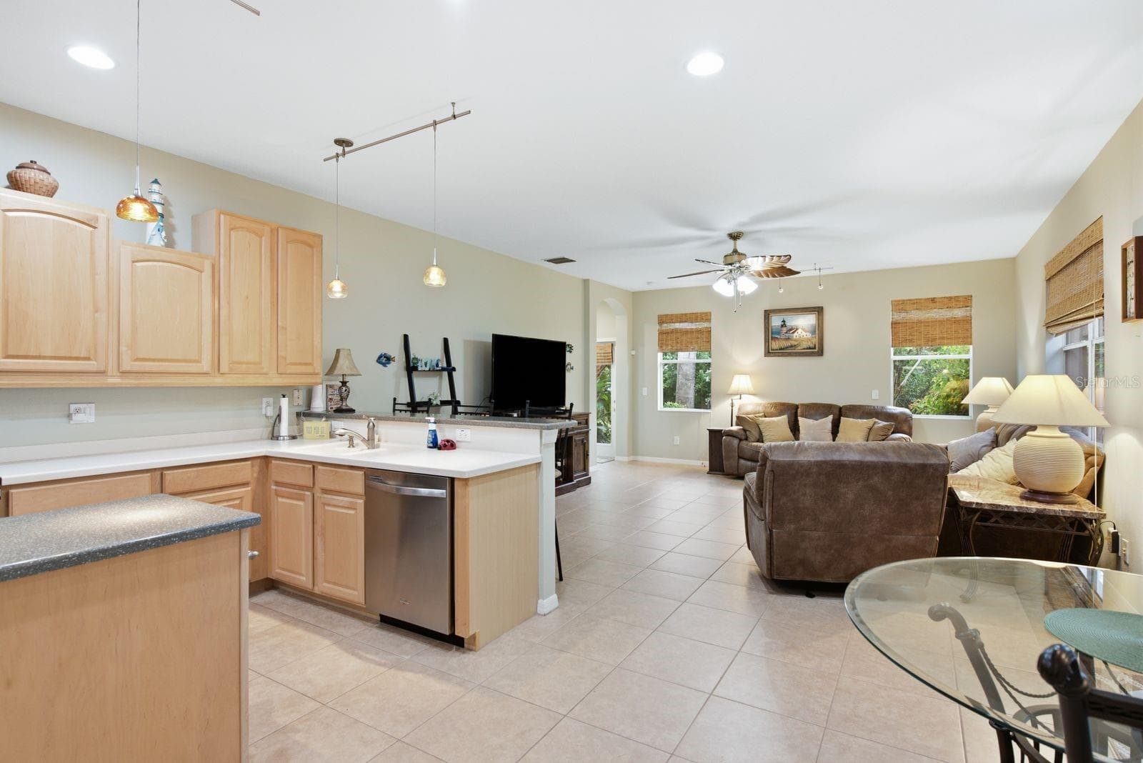 Kitchen & Family room - 4882 W BREEZE CIR, PALM HARBOR
