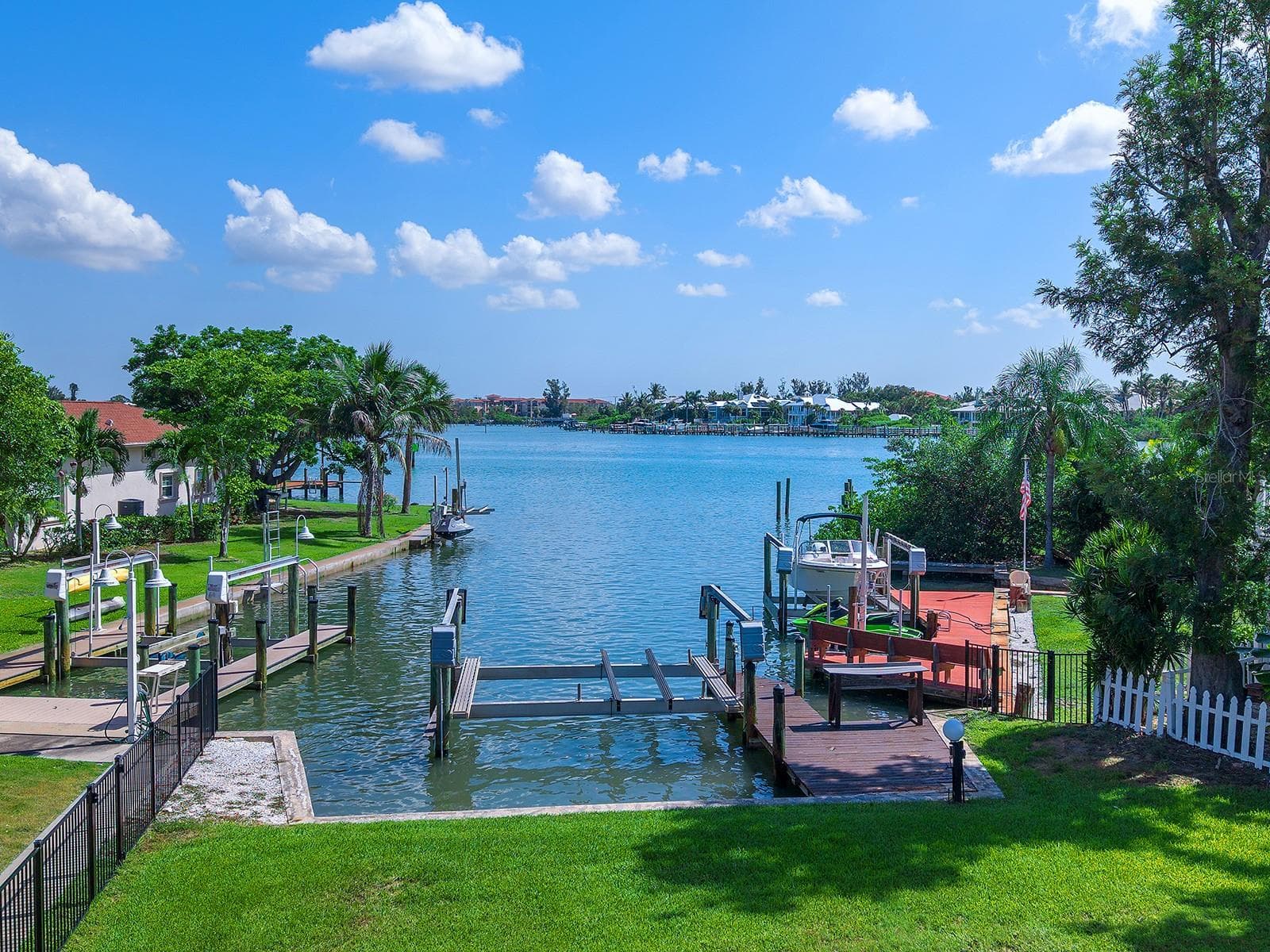 Bay view off back yard - 396 BAYSHORE DR, VENICE