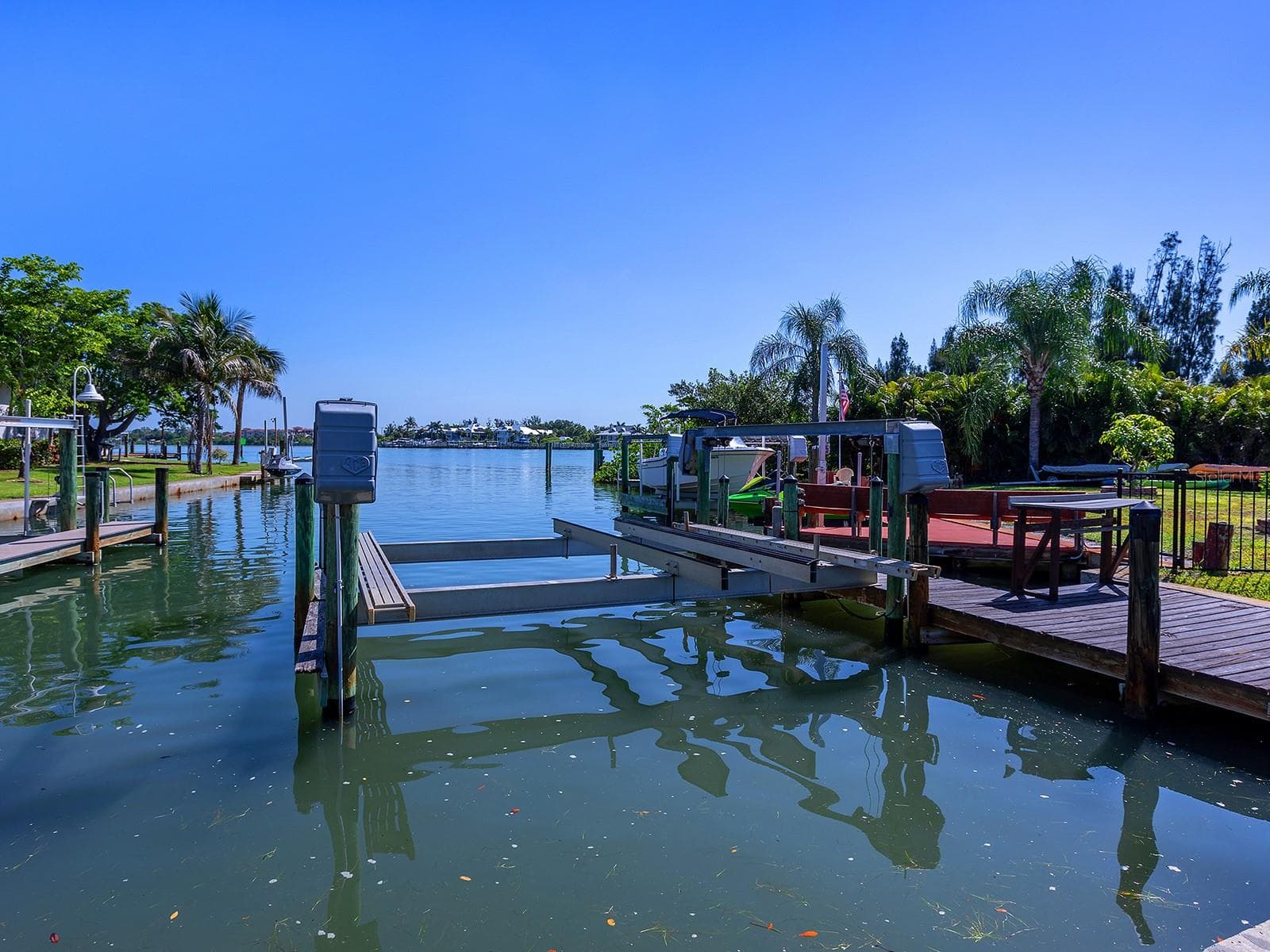 396 BAYSHORE DR