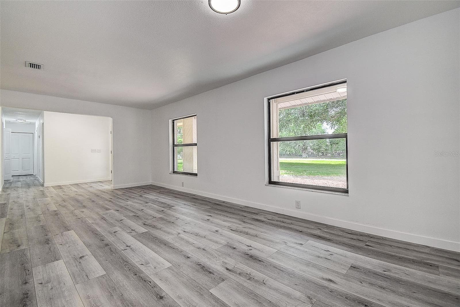 Single Family Residence at 9404 W HAMILTON AVE, TAMPA, photo 3 of 25