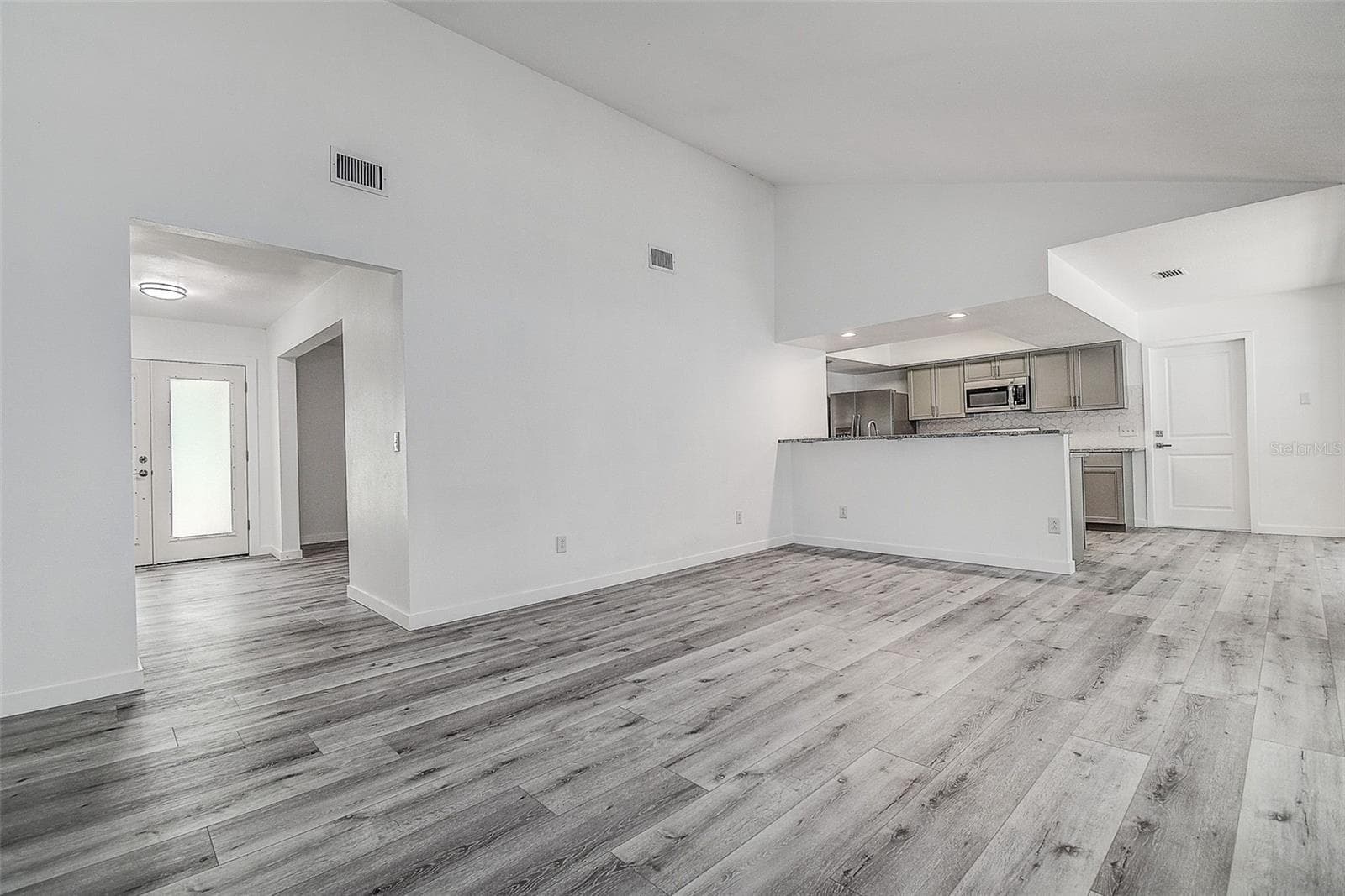 Single Family Residence at 9404 W HAMILTON AVE, TAMPA, photo 8 of 25