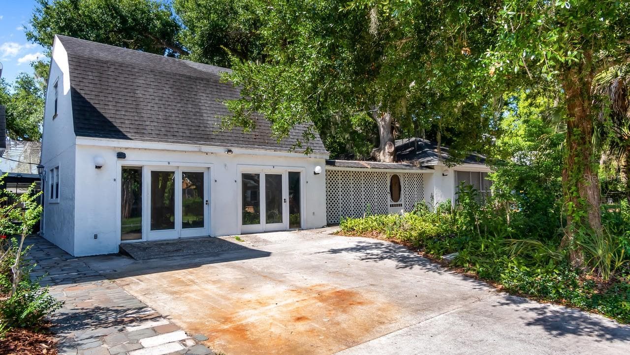 2 Story building for home based business, hobbies, or extra storage - 127 E LAUREL AVE, HOWEY IN THE HILLS