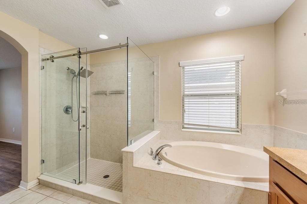 Single Family Residence at 7013 FOREST MERE DR, RIVERVIEW, photo 12 of 30