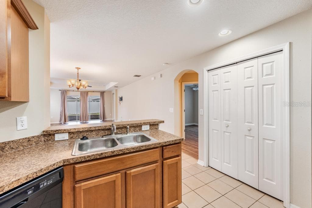 Single Family Residence at 7013 FOREST MERE DR, RIVERVIEW, photo 16 of 30