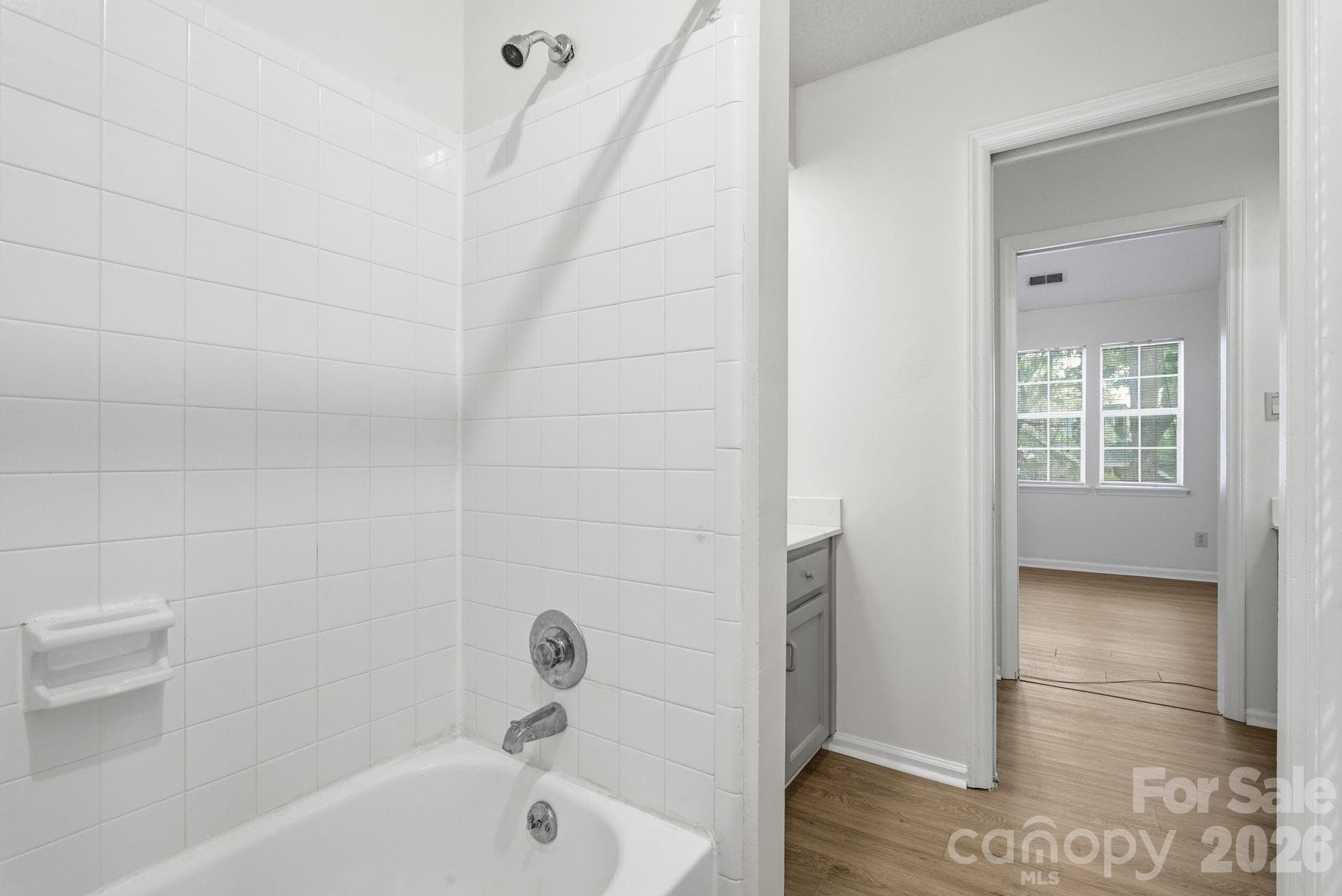 Full Bathroom - 2954 Iron Gate Lane, Charlotte