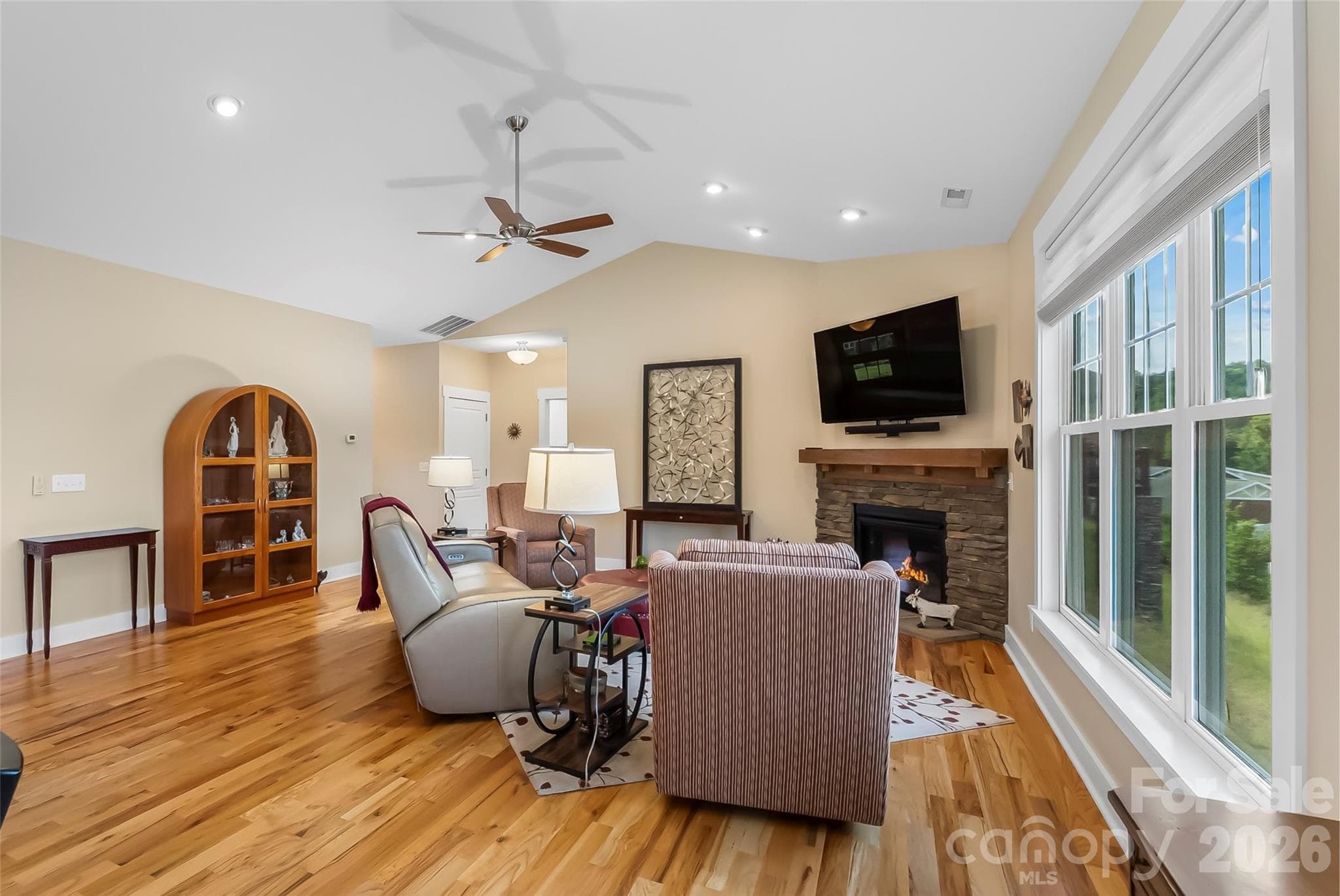 Living room with cathedral ceilings - 15 Craftsman View Drive, Asheville