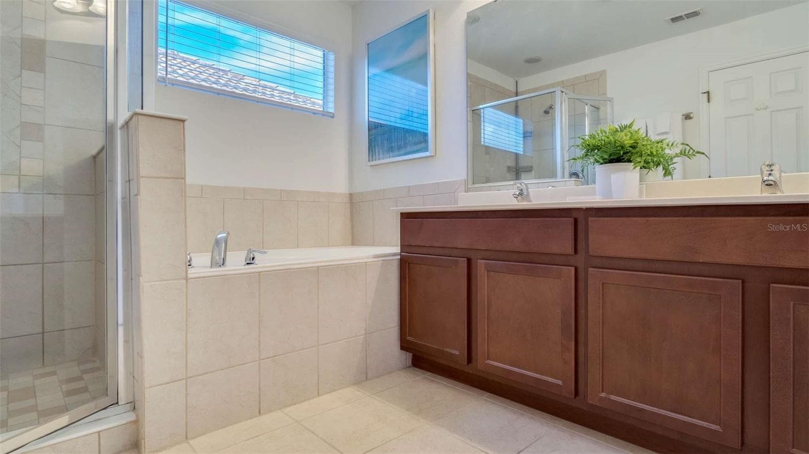 Single Family Residence at 430 LAS FUENTES DR, KISSIMMEE, photo 3 of 24