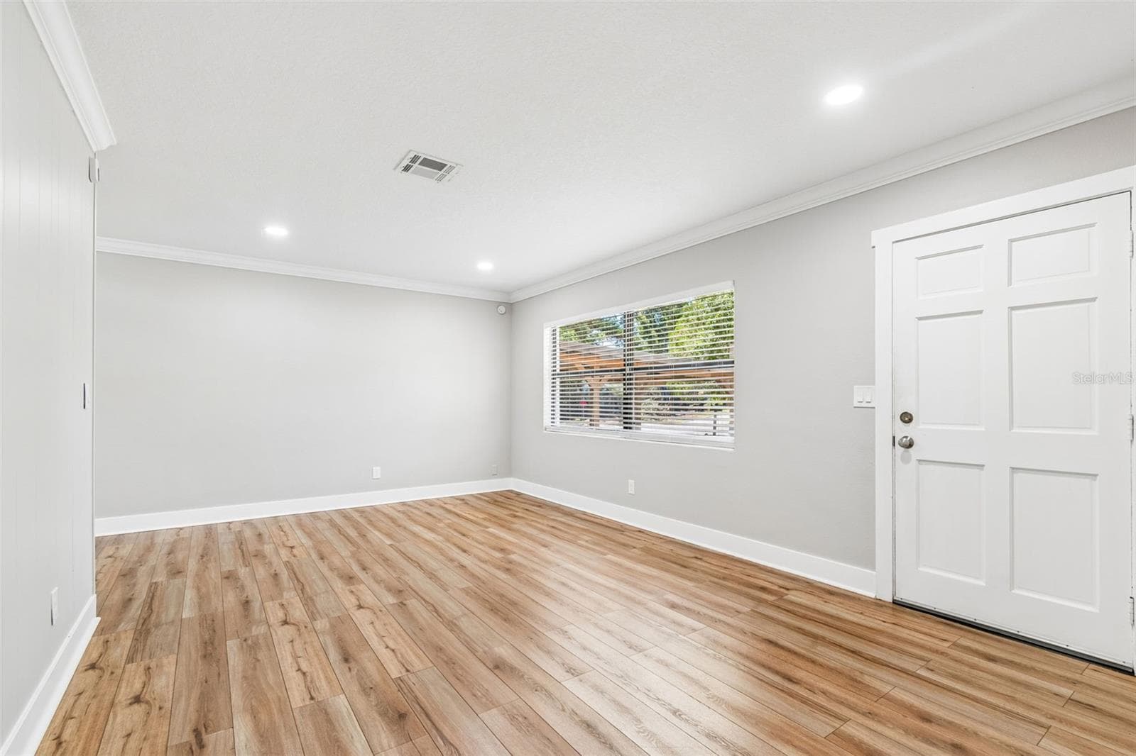Single Family Residence at 1555 MAGNOLIA DR, CLEARWATER, photo 6 of 57