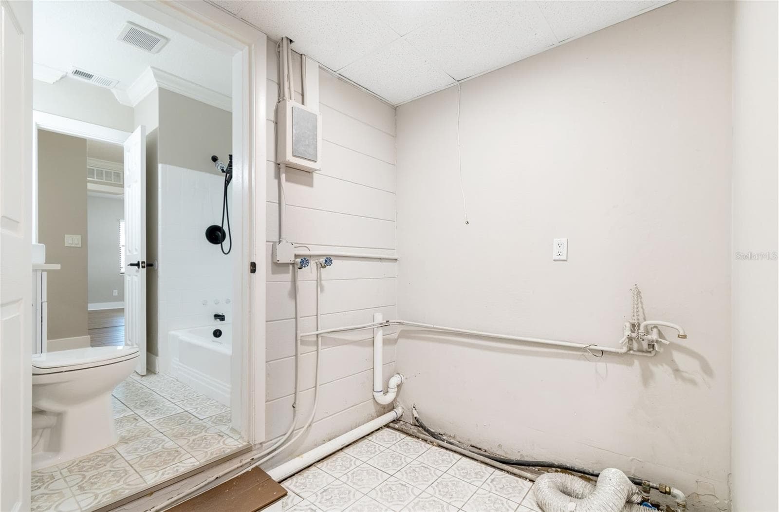 Single Family Residence at 1555 MAGNOLIA DR, CLEARWATER, photo 41 of 57