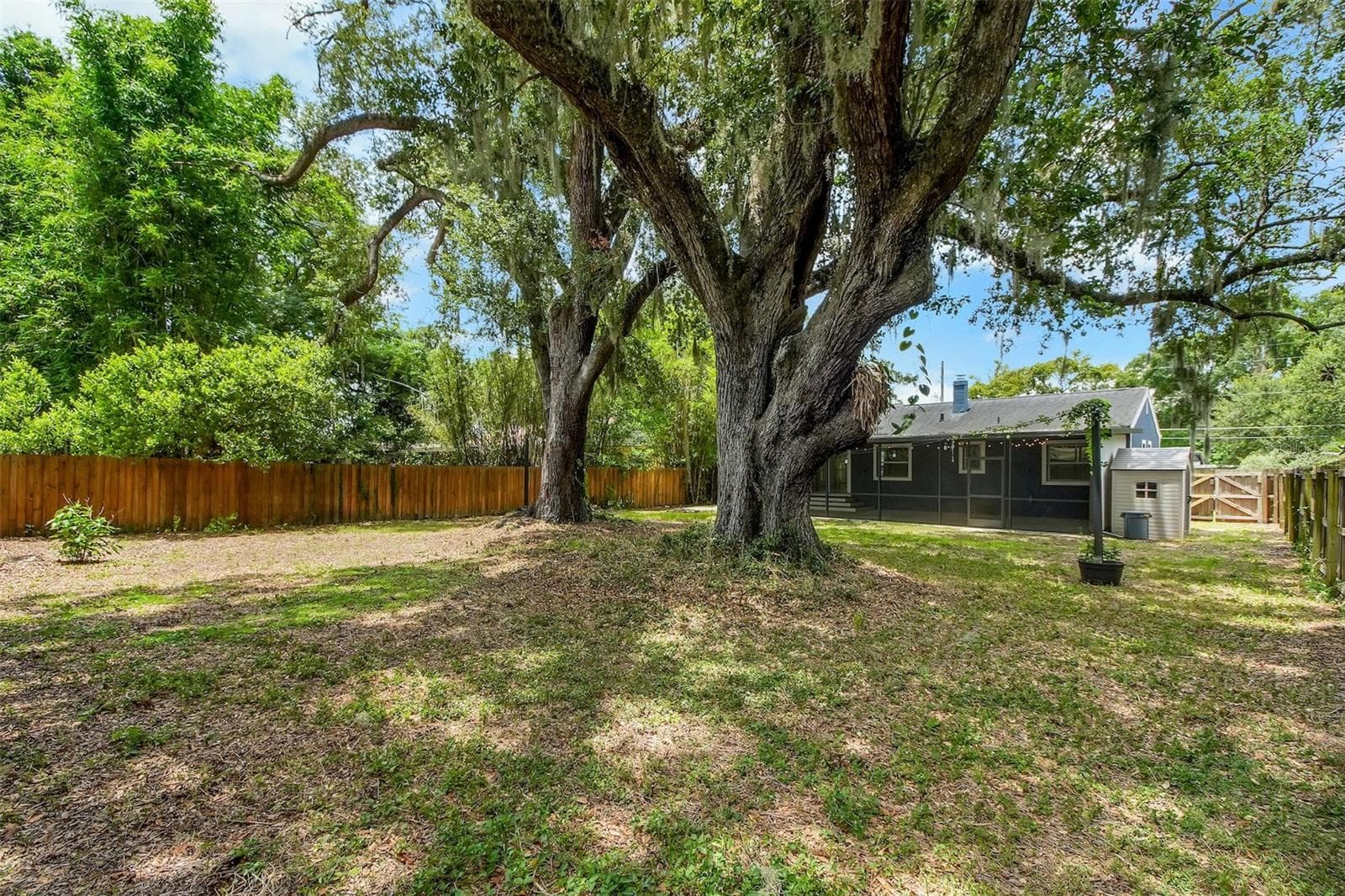 Large Backyard - 301 S HAMPTON AVE, ORLANDO