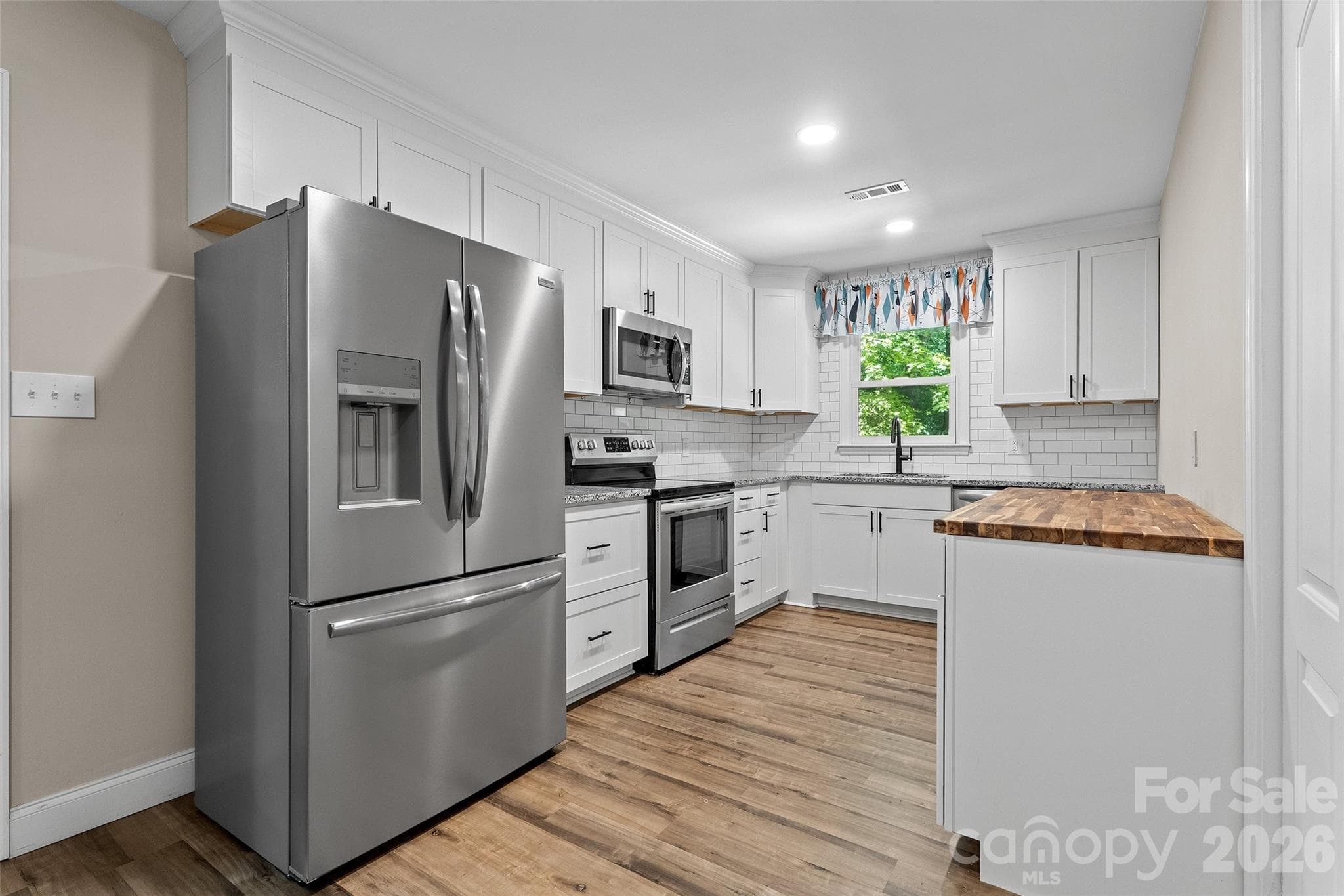Single Family Residence at Matthews, photo 7 of 37