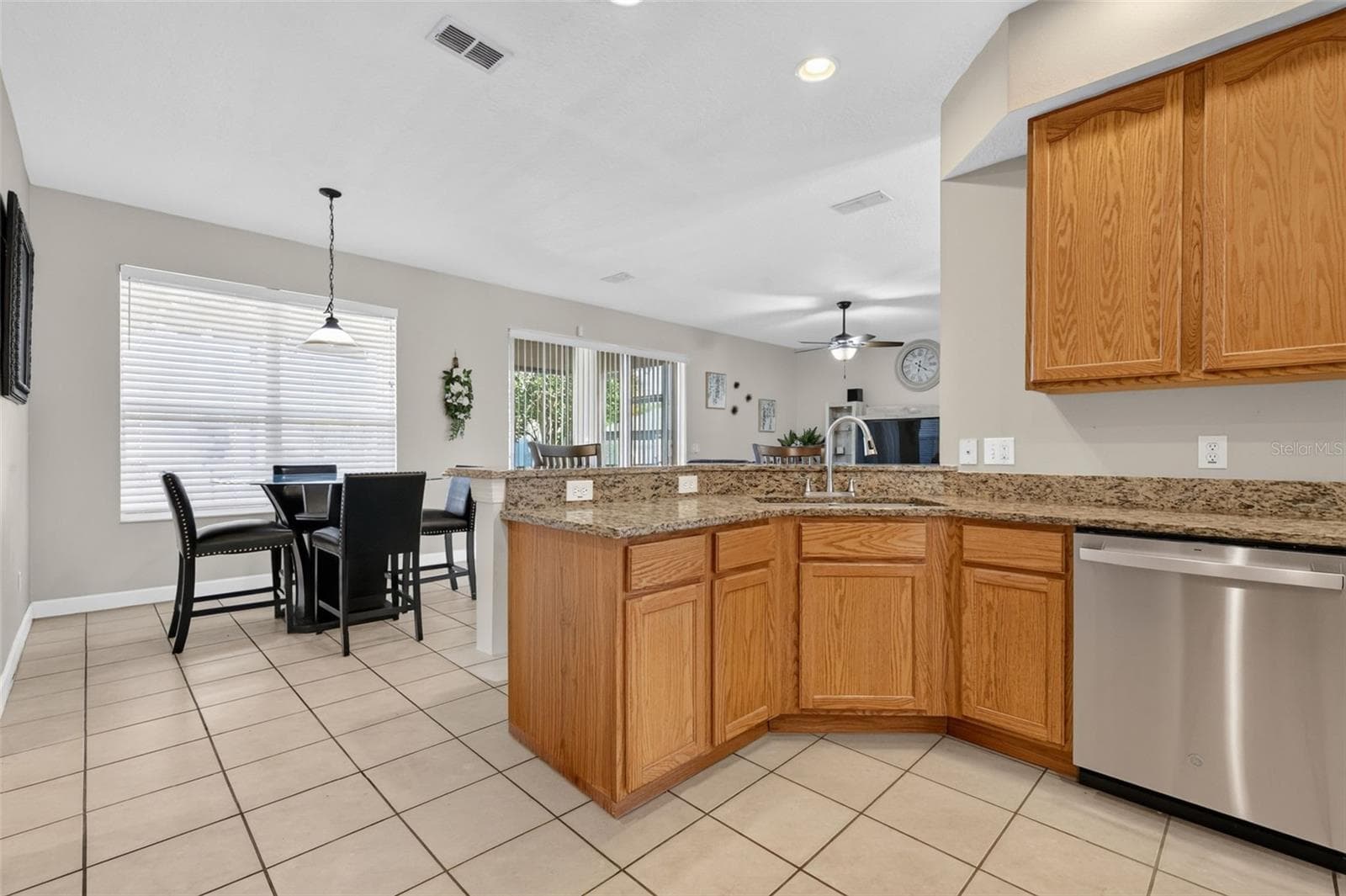 Single Family Residence at 1766 OAK GROVE CHASE DR, ORLANDO, photo 8 of 37